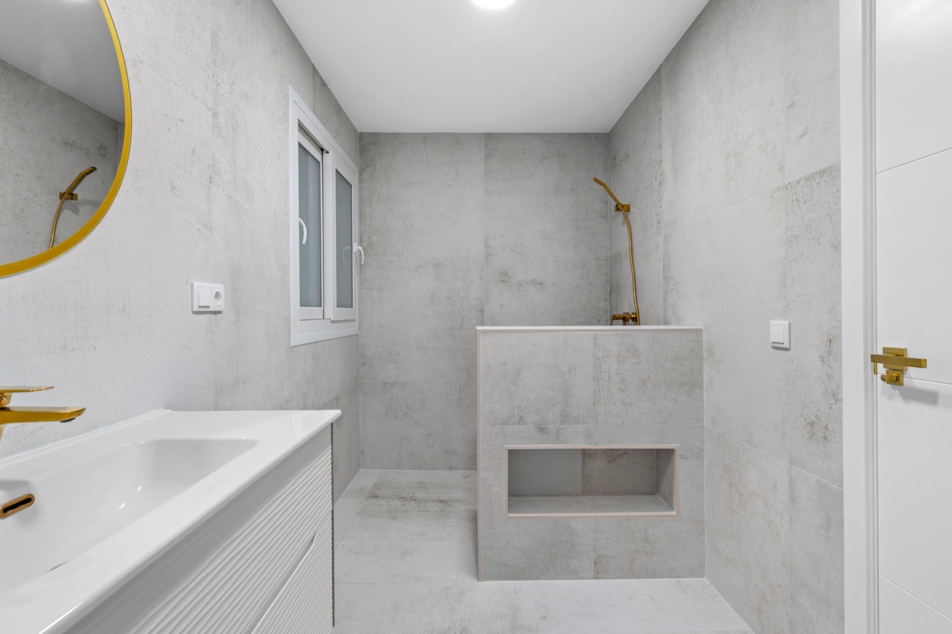 Resale - Apartment / flat -
Torrevieja - Playa Acequion