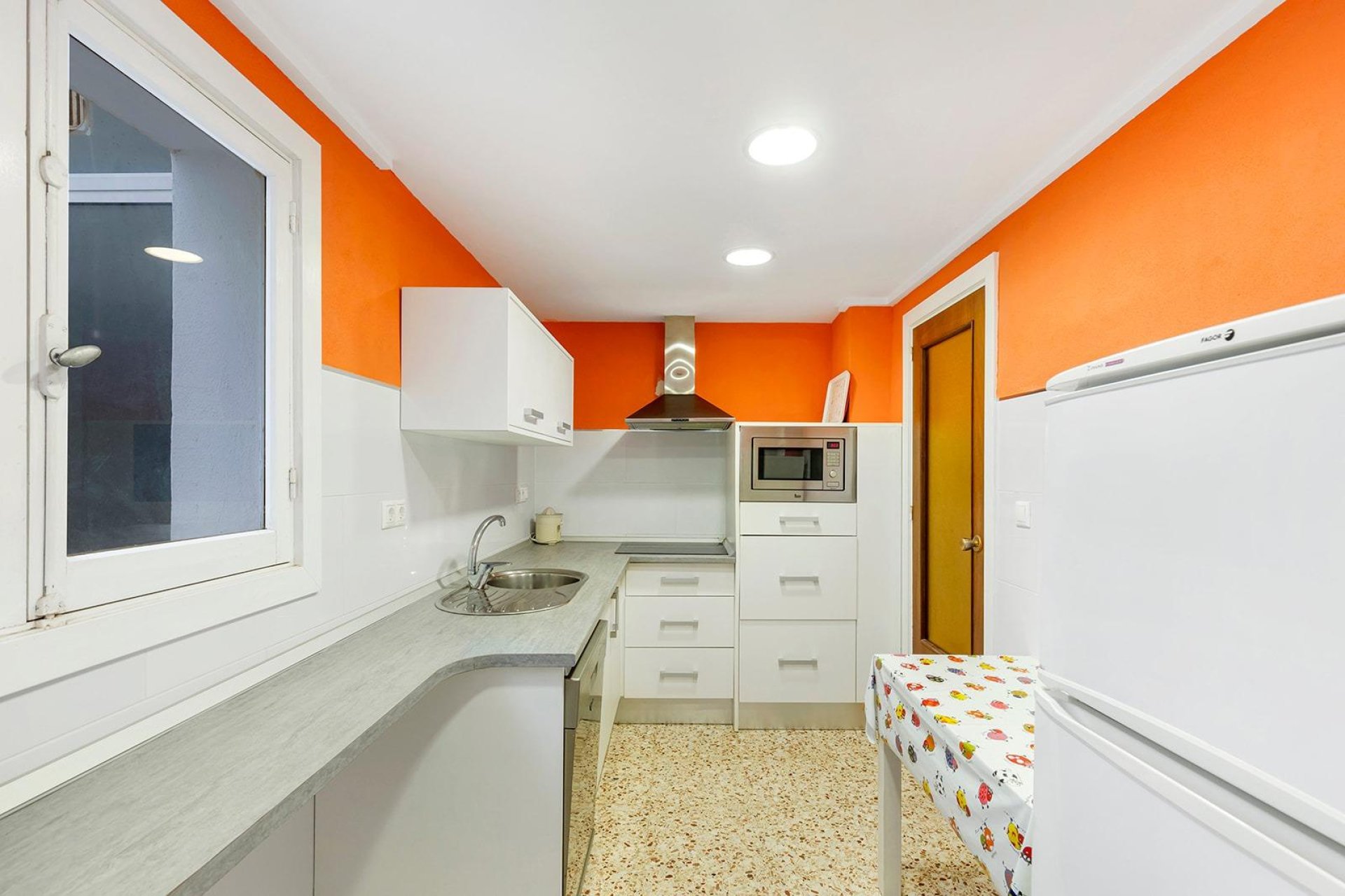 Resale - Apartment / flat -
Torrevieja - Playa de los Locos