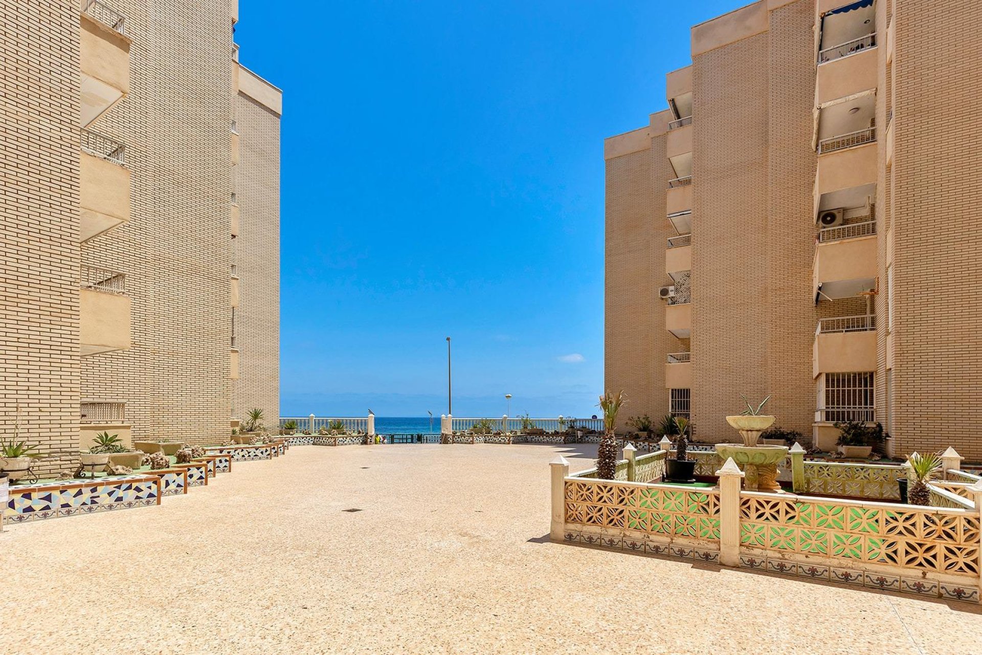 Resale - Apartment / flat -
Torrevieja - Playa de los Locos