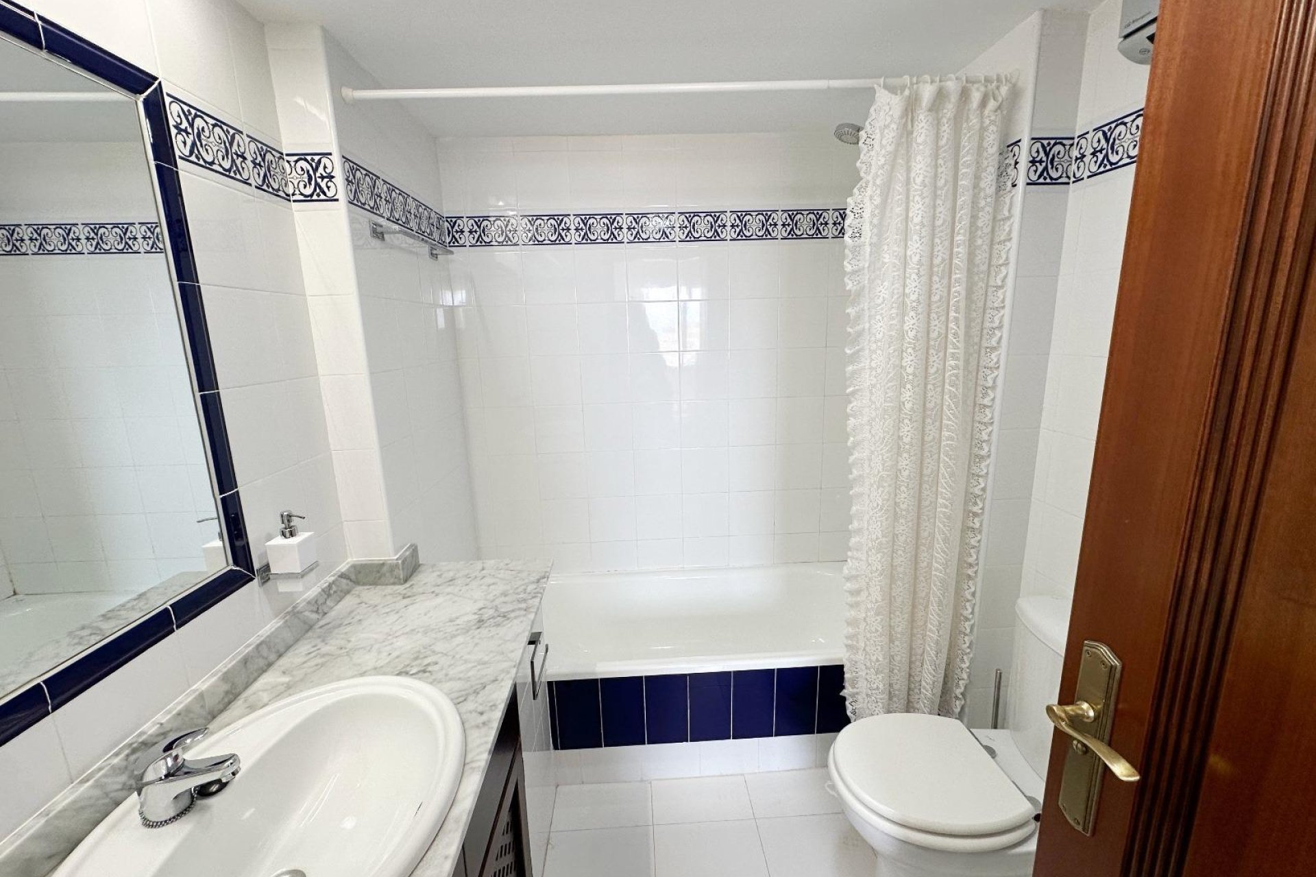 Resale - Apartment / flat -
Torrevieja - Playa de los Locos