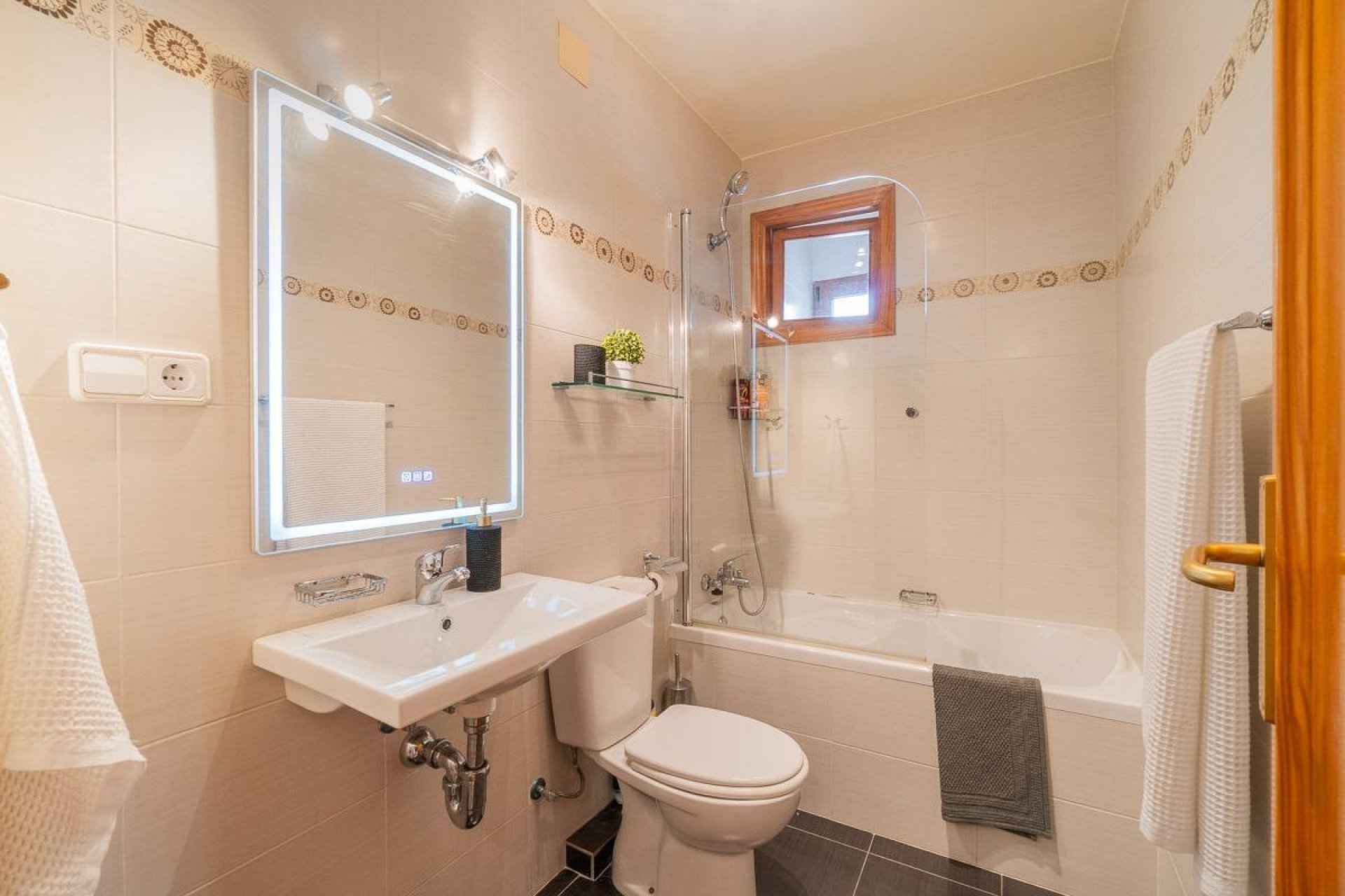 Resale - Apartment / flat -
Torrevieja - Playa de los Naufragos