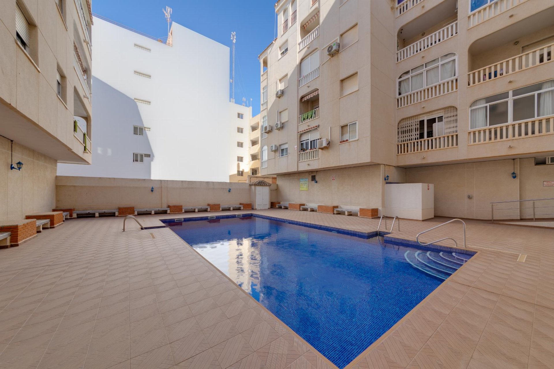 Resale - Apartment / flat -
Torrevieja - Playa de los Naufragos