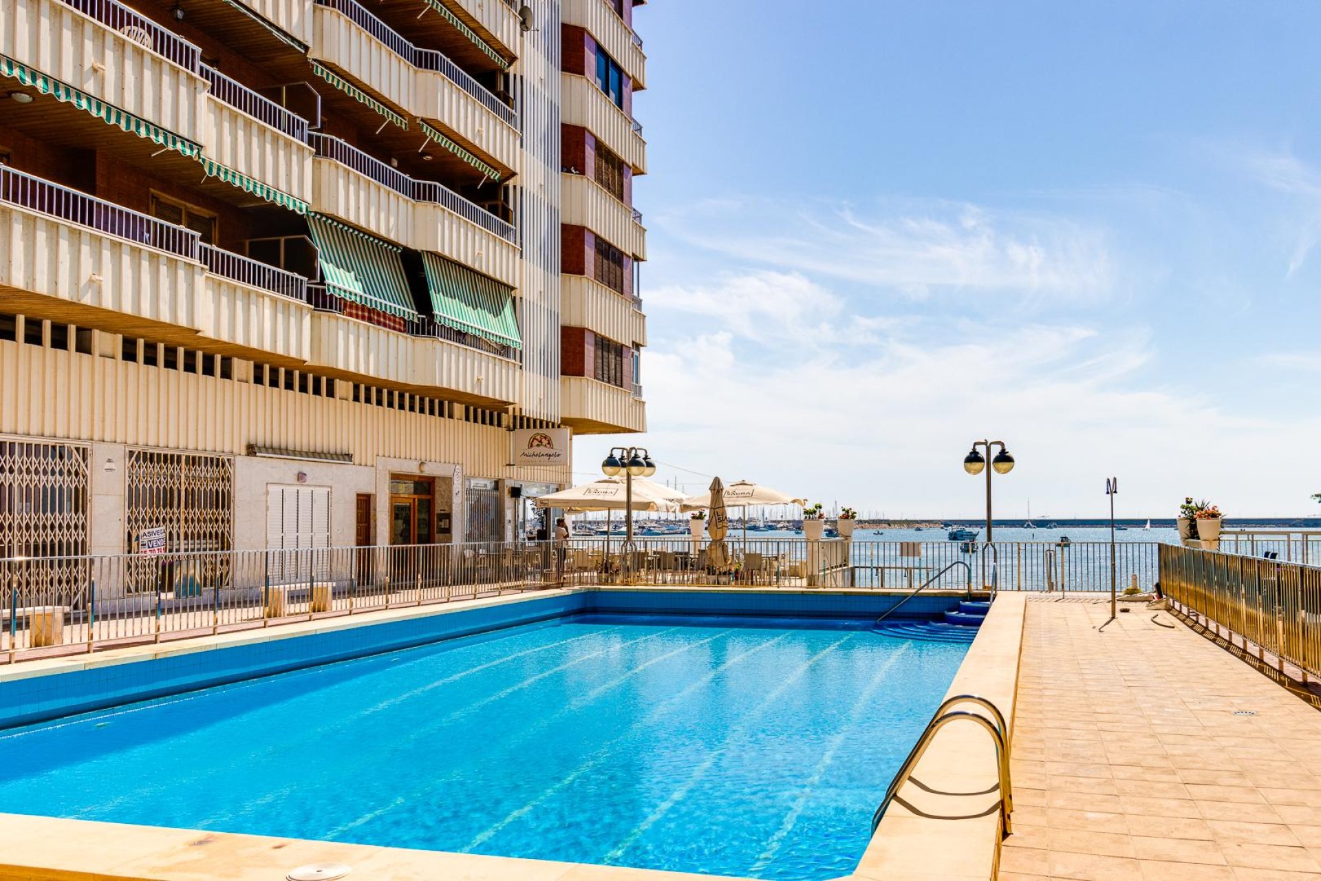 Resale - Apartment / flat -
Torrevieja - Playa del Acequión