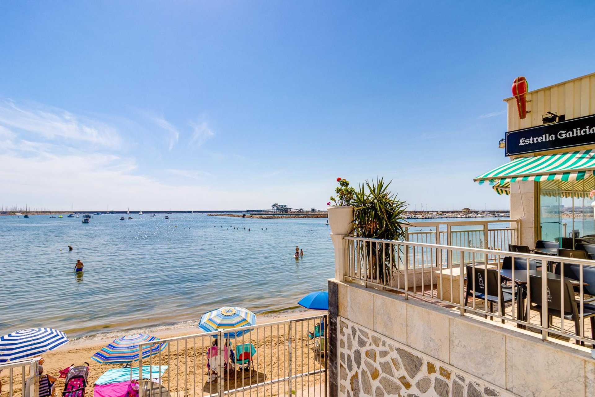 Resale - Apartment / flat -
Torrevieja - Playa del Acequión