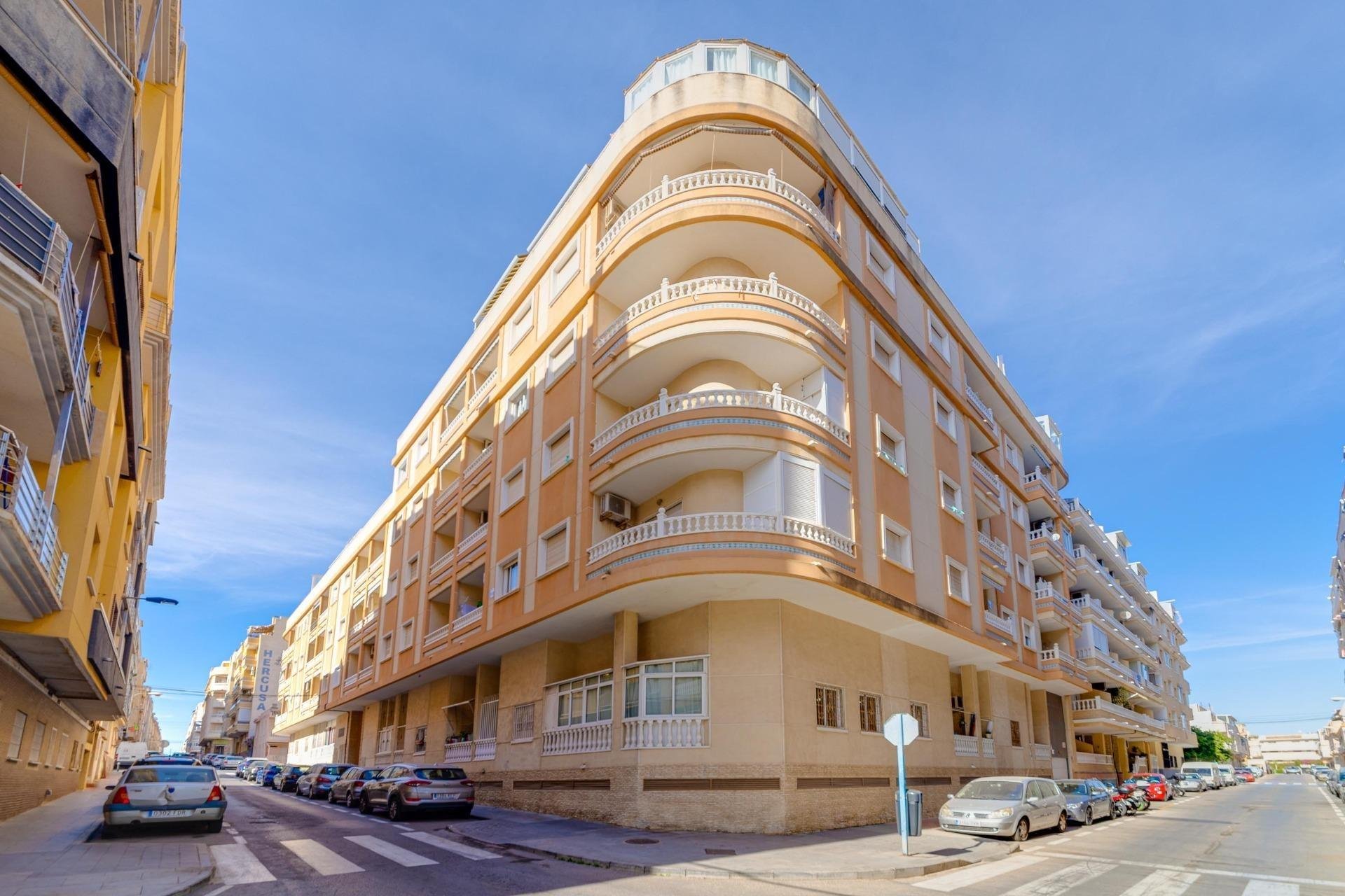 Resale - Apartment / flat -
Torrevieja - Playa del Cura