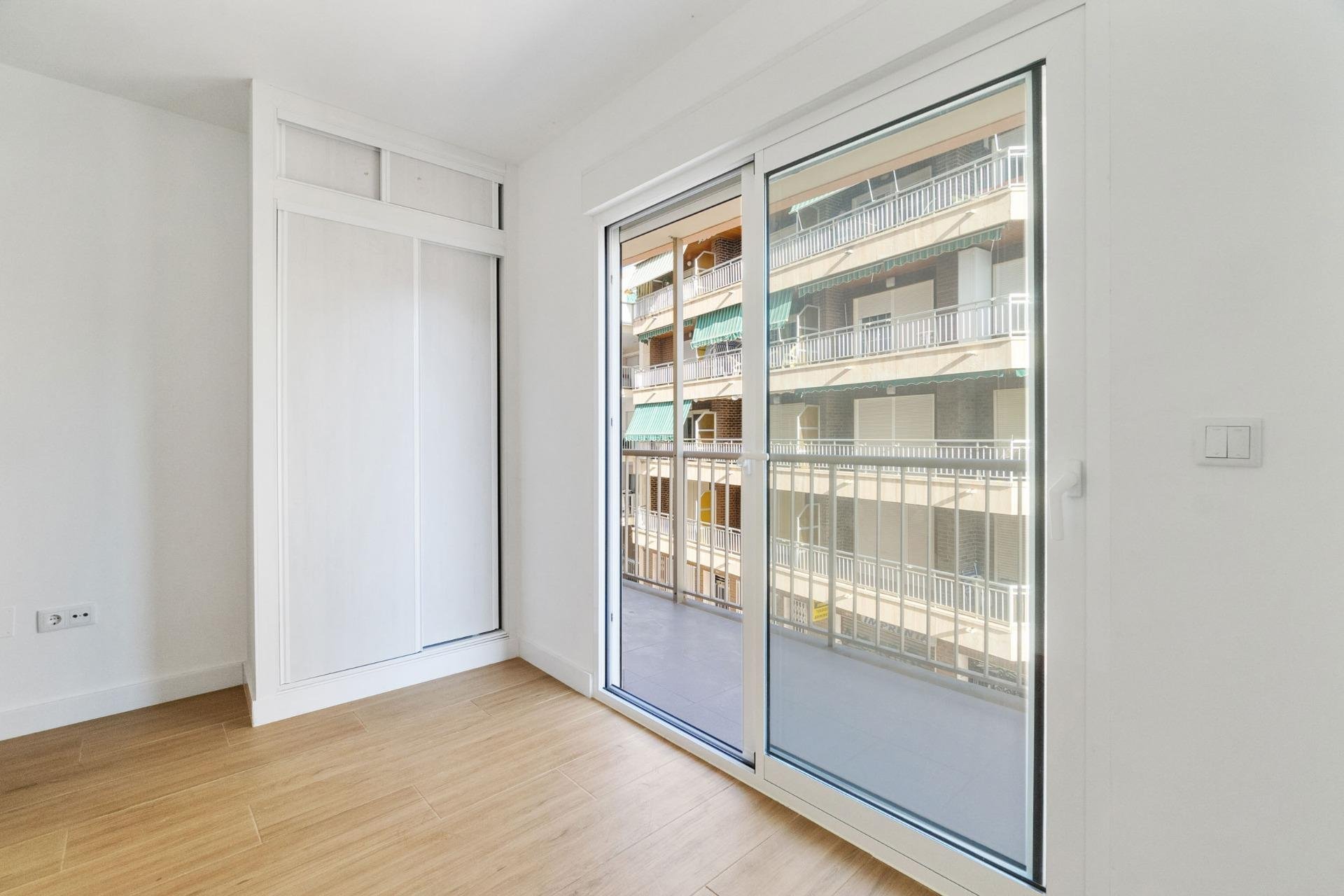 Resale - Apartment / flat -
Torrevieja - Playa Del Cura