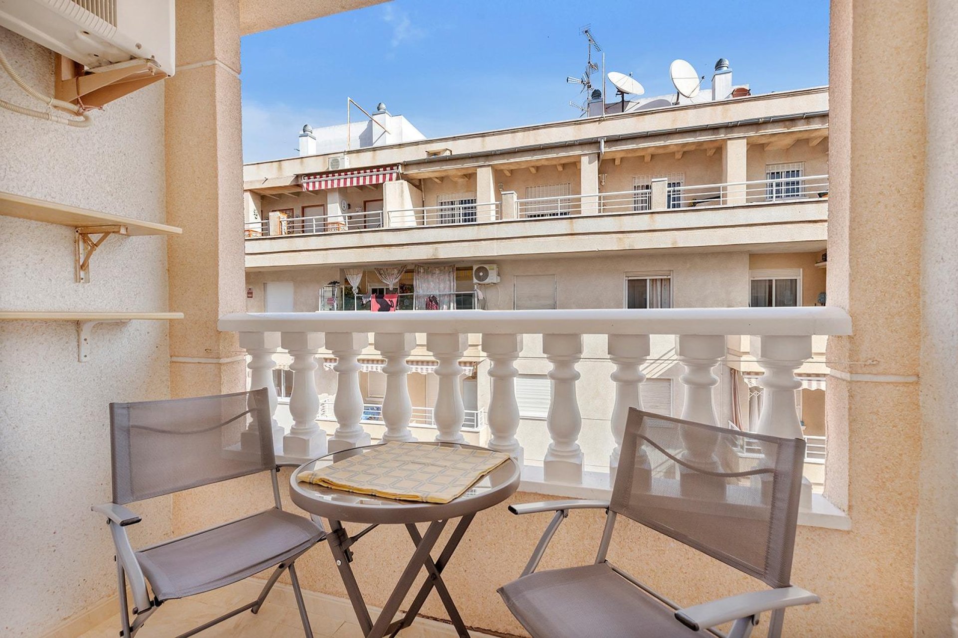 Resale - Apartment / flat -
Torrevieja - Playa del Cura