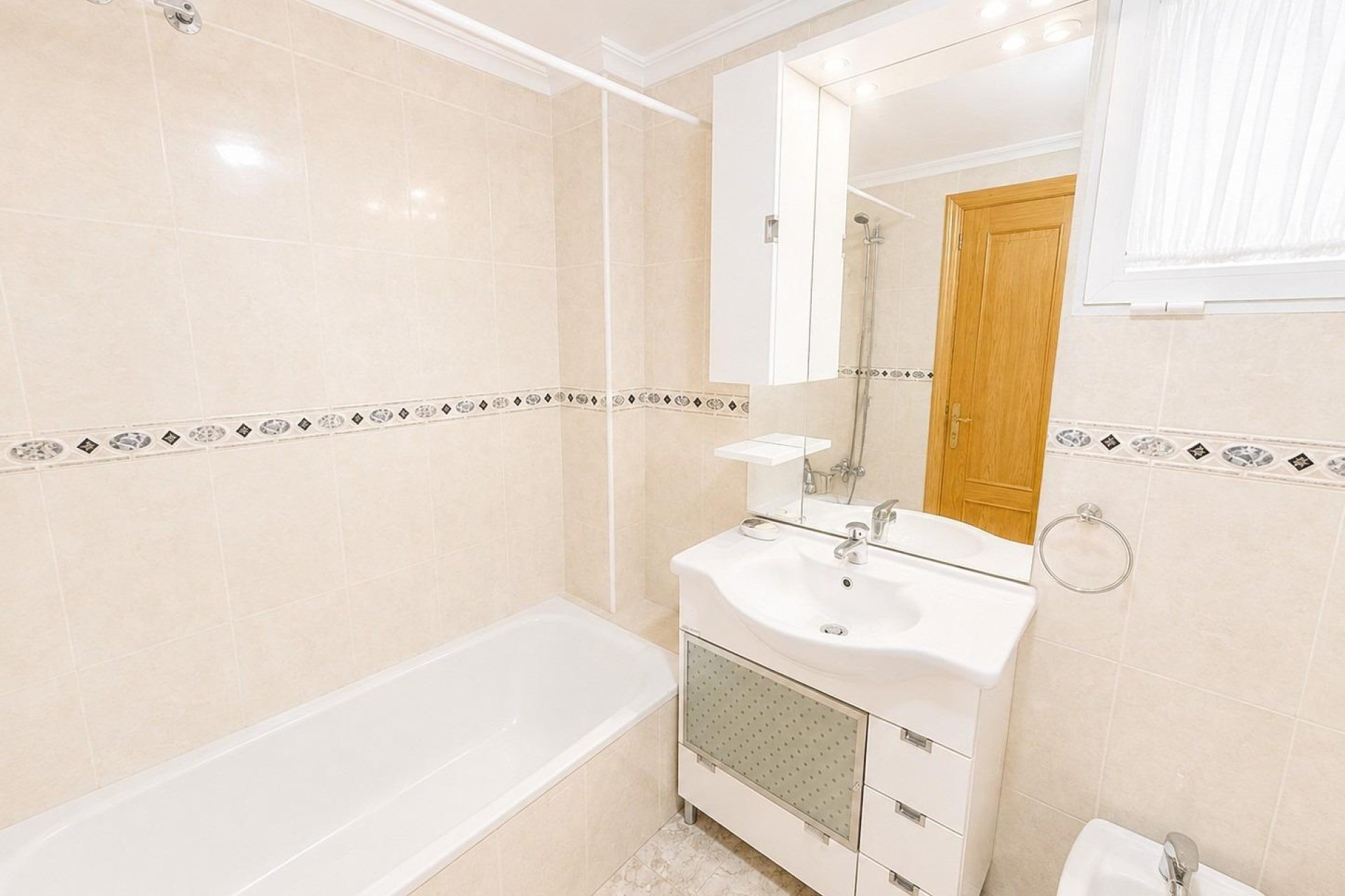 Resale - Apartment / flat -
Torrevieja - Playa del Cura