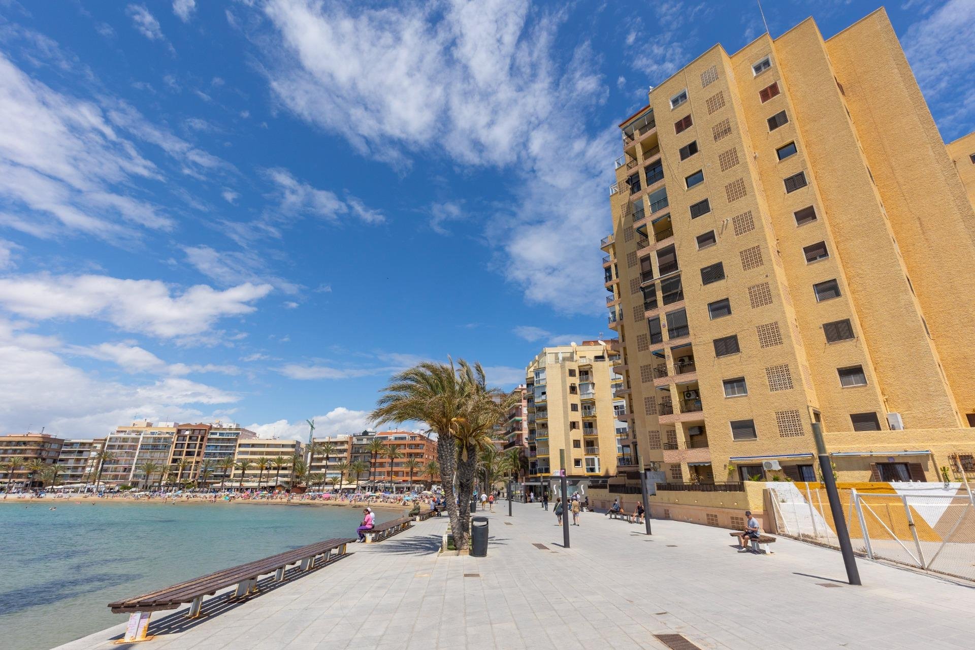 Resale - Apartment / flat -
Torrevieja - Playa del Cura