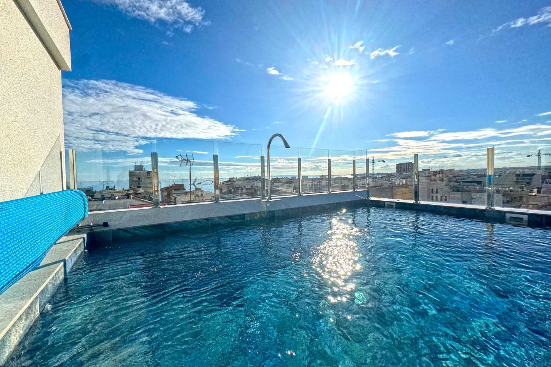 Resale - Apartment / flat -
Torrevieja - Playa del Cura