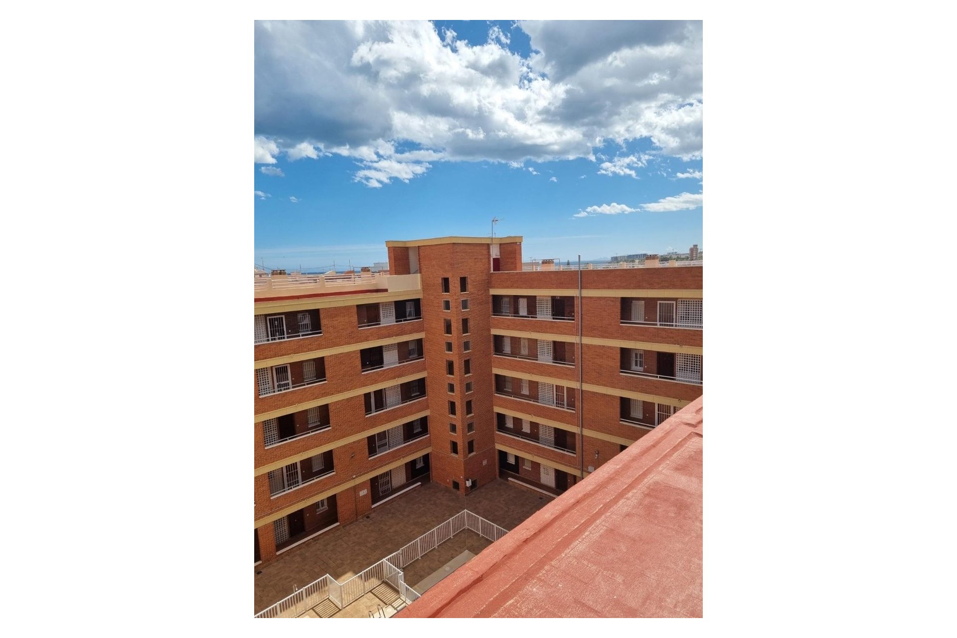 Resale - Apartment / flat -
Torrevieja - Playa Los Naufragos