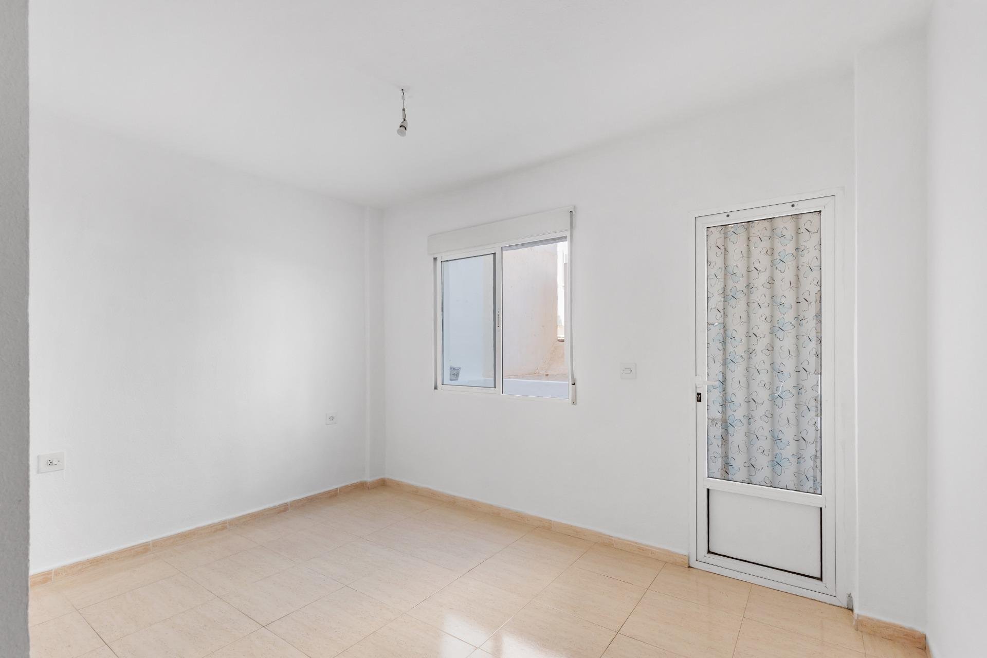 Resale - Apartment / flat -
Torrevieja - Puerto Deportivo