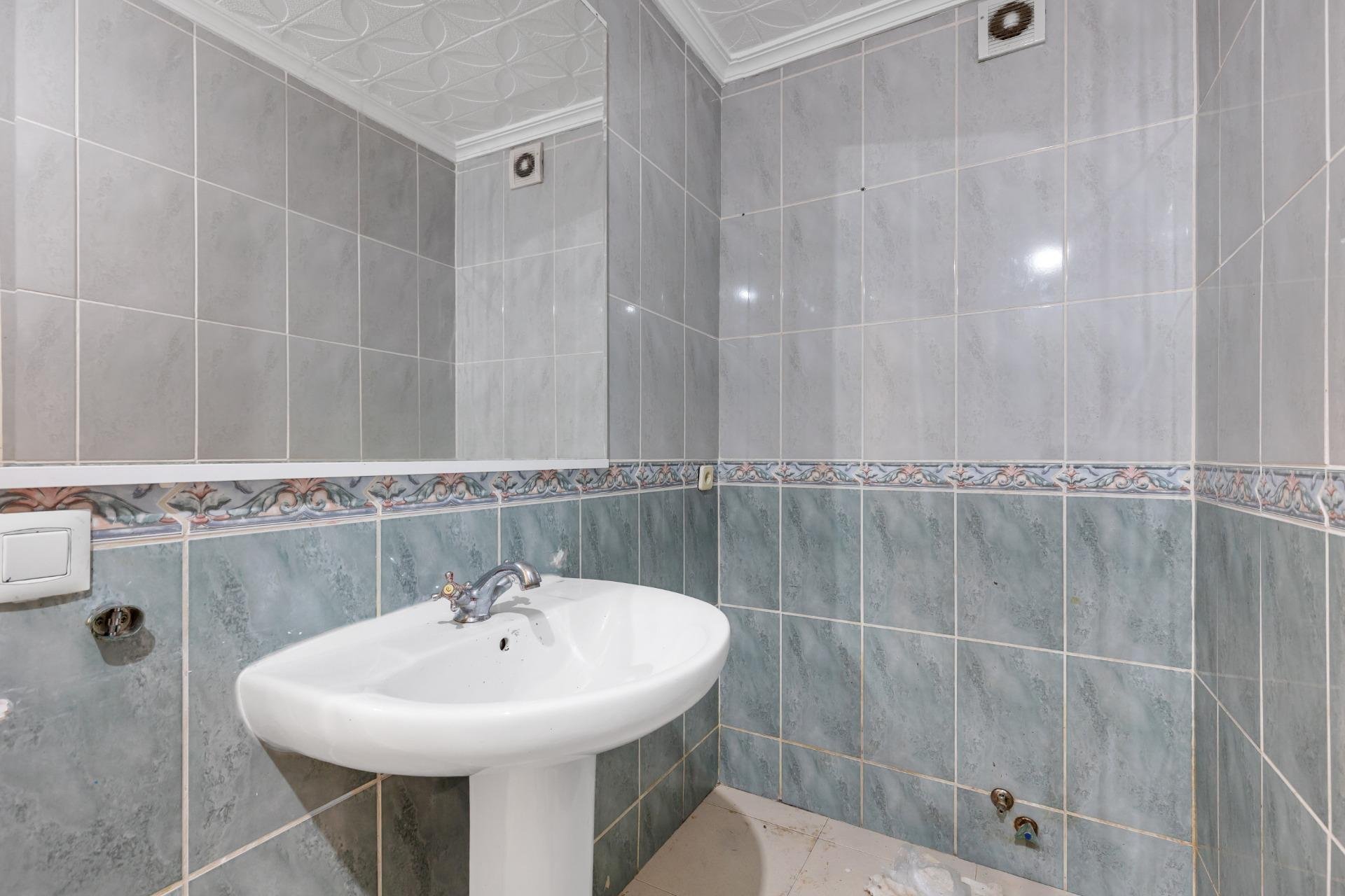 Resale - Apartment / flat -
Torrevieja - Puerto Deportivo