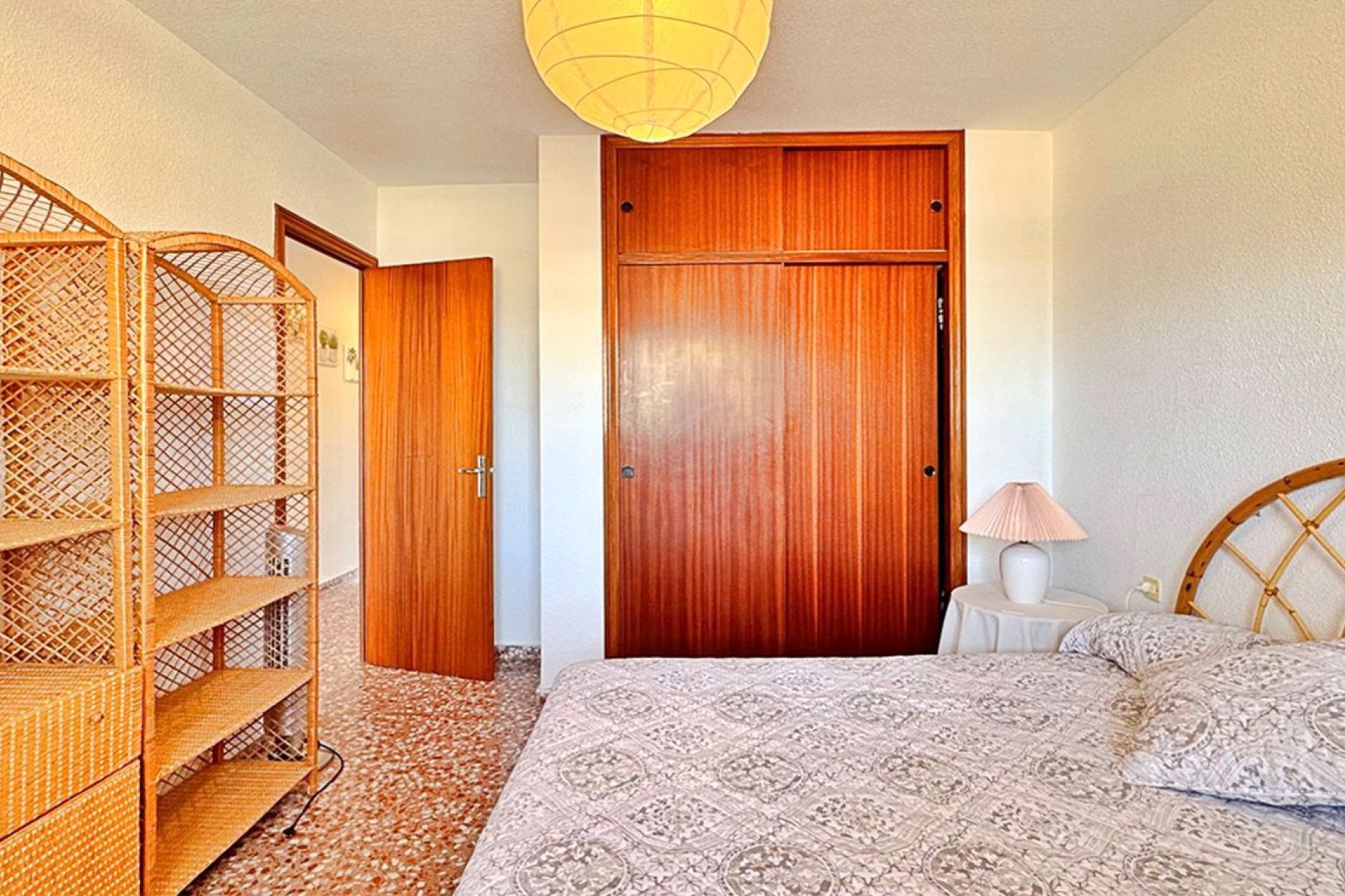 Resale - Apartment / flat -
Torrevieja - Punta prima