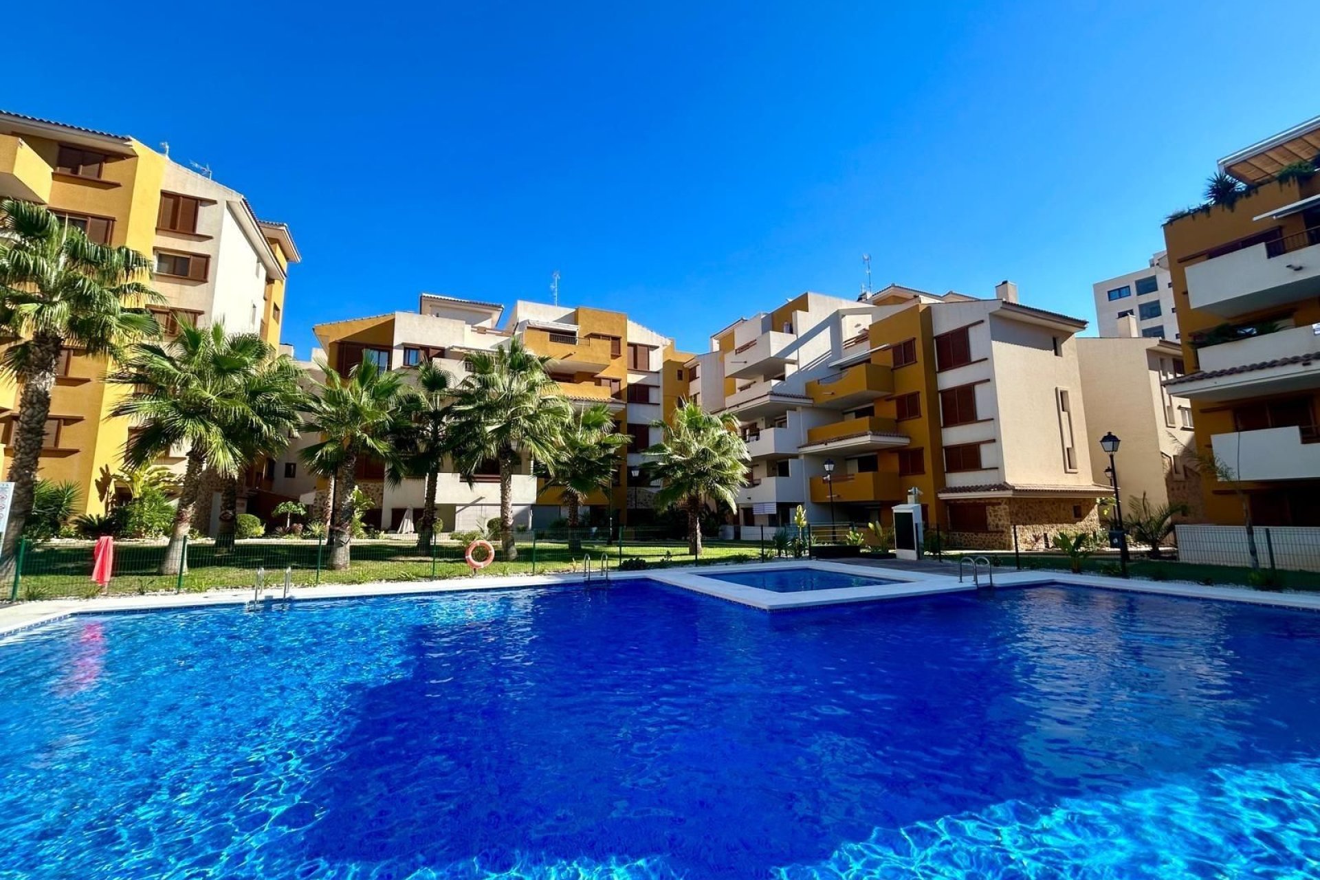 Resale - Apartment / flat -
Torrevieja - Punta prima