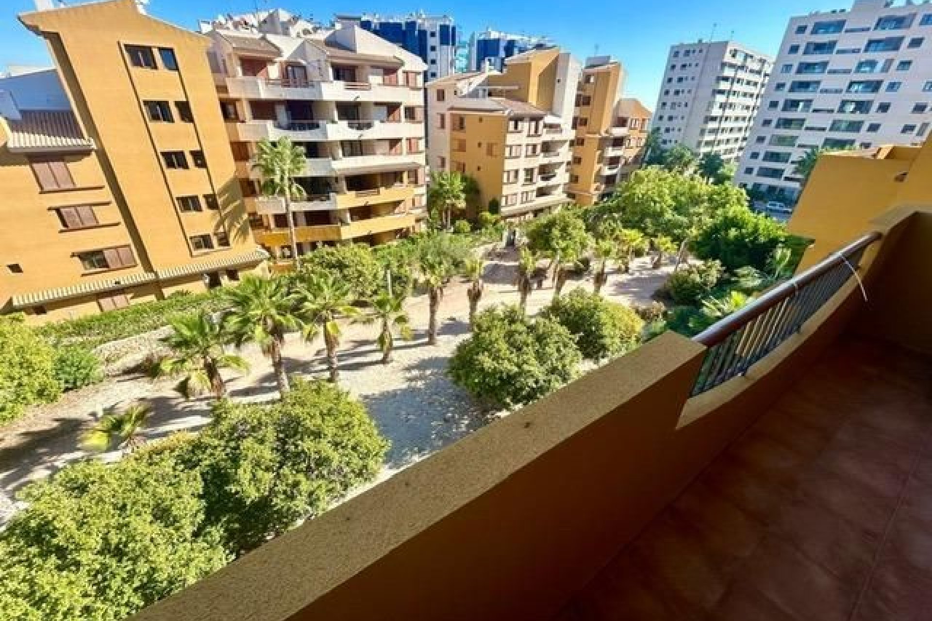 Resale - Apartment / flat -
Torrevieja - Punta prima