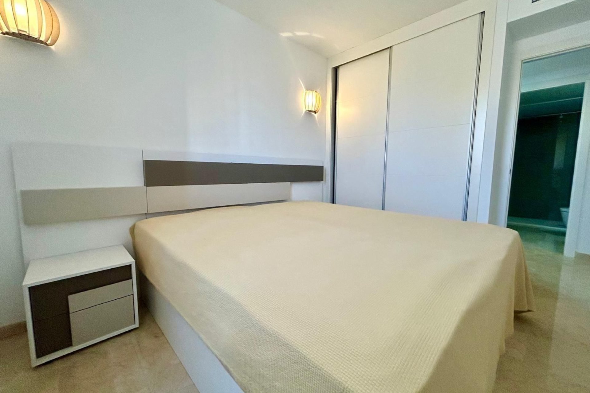 Resale - Apartment / flat -
Torrevieja - Punta prima