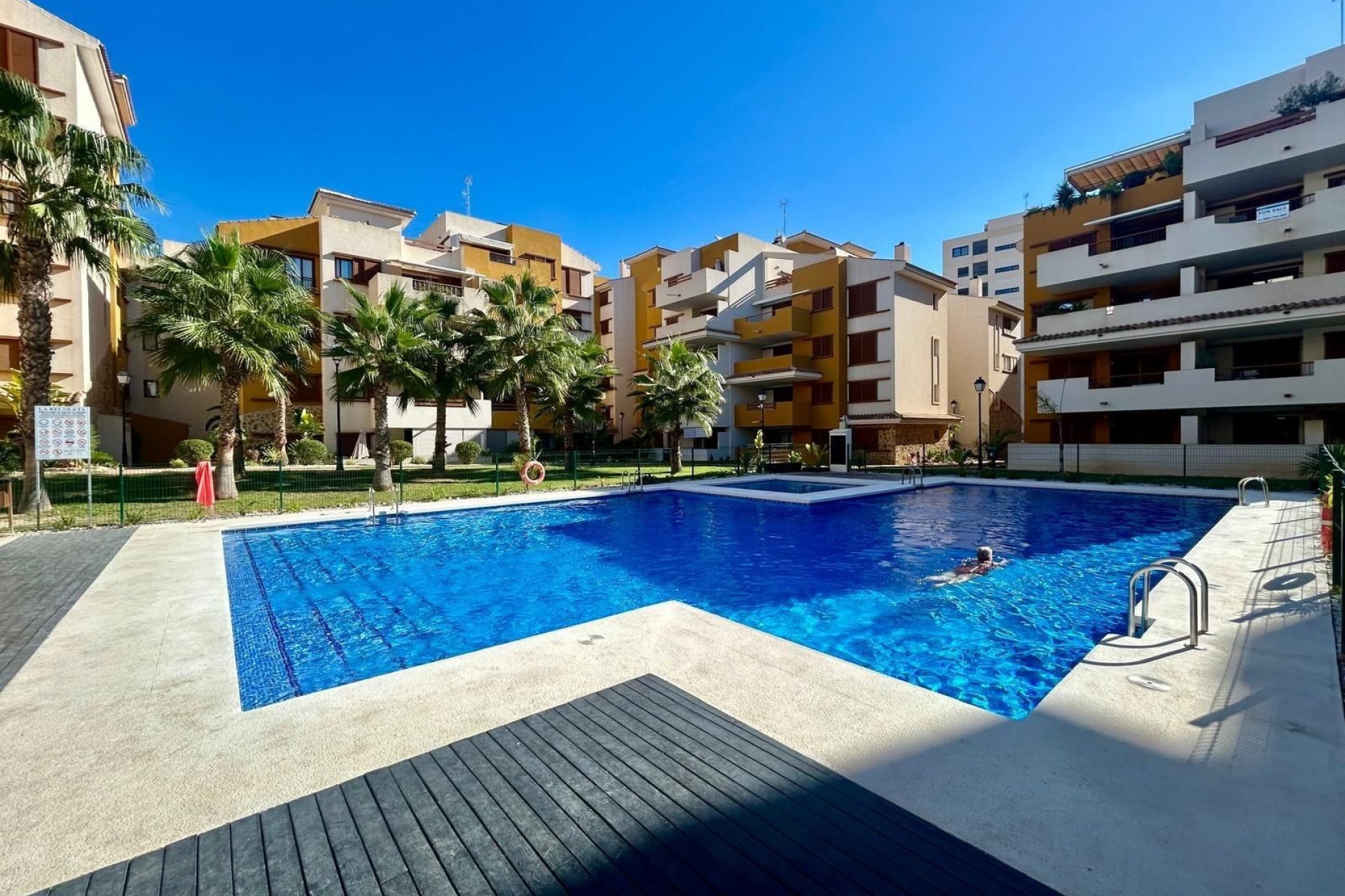 Resale - Apartment / flat -
Torrevieja - Punta prima