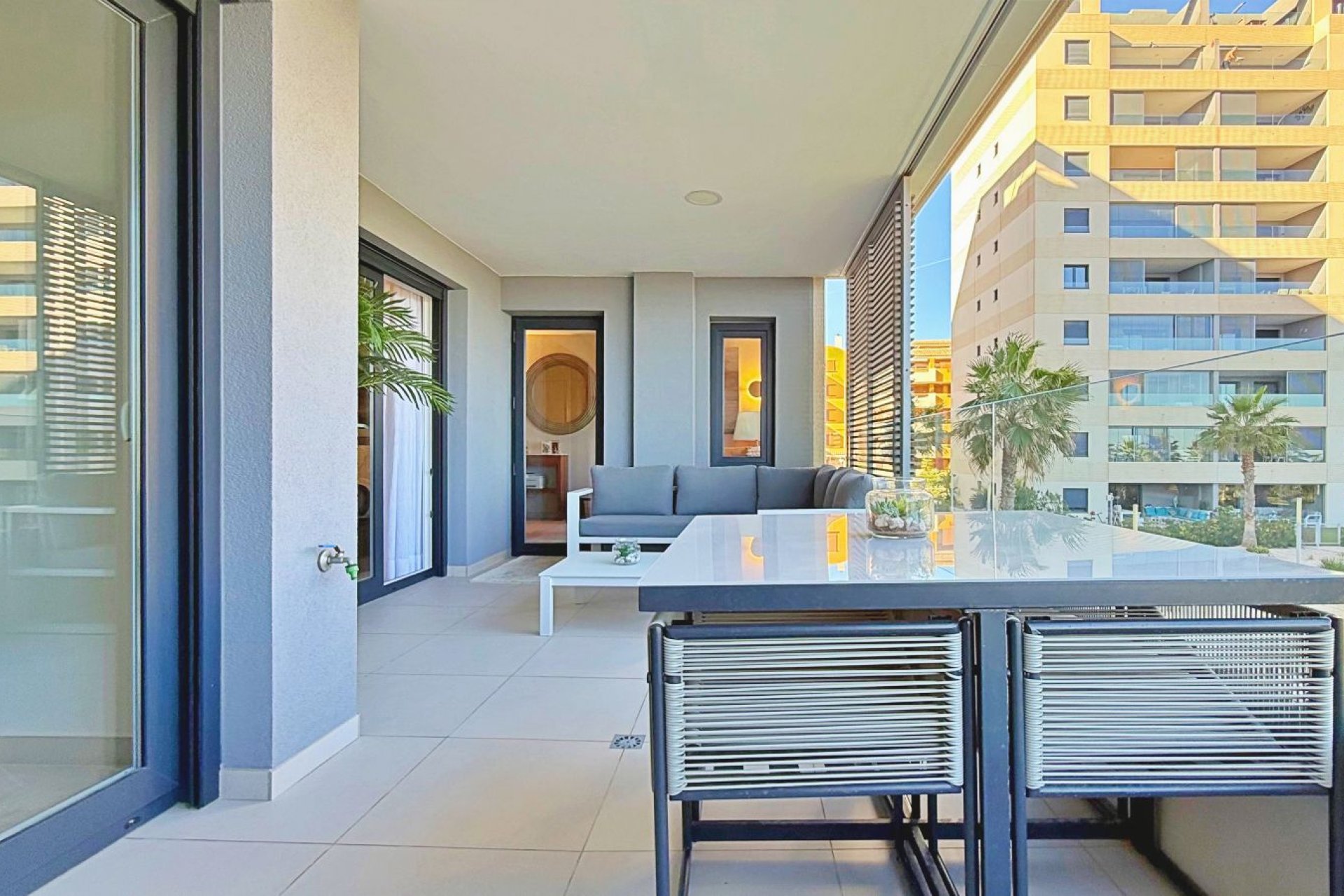 Resale - Apartment / flat -
Torrevieja - Punta prima