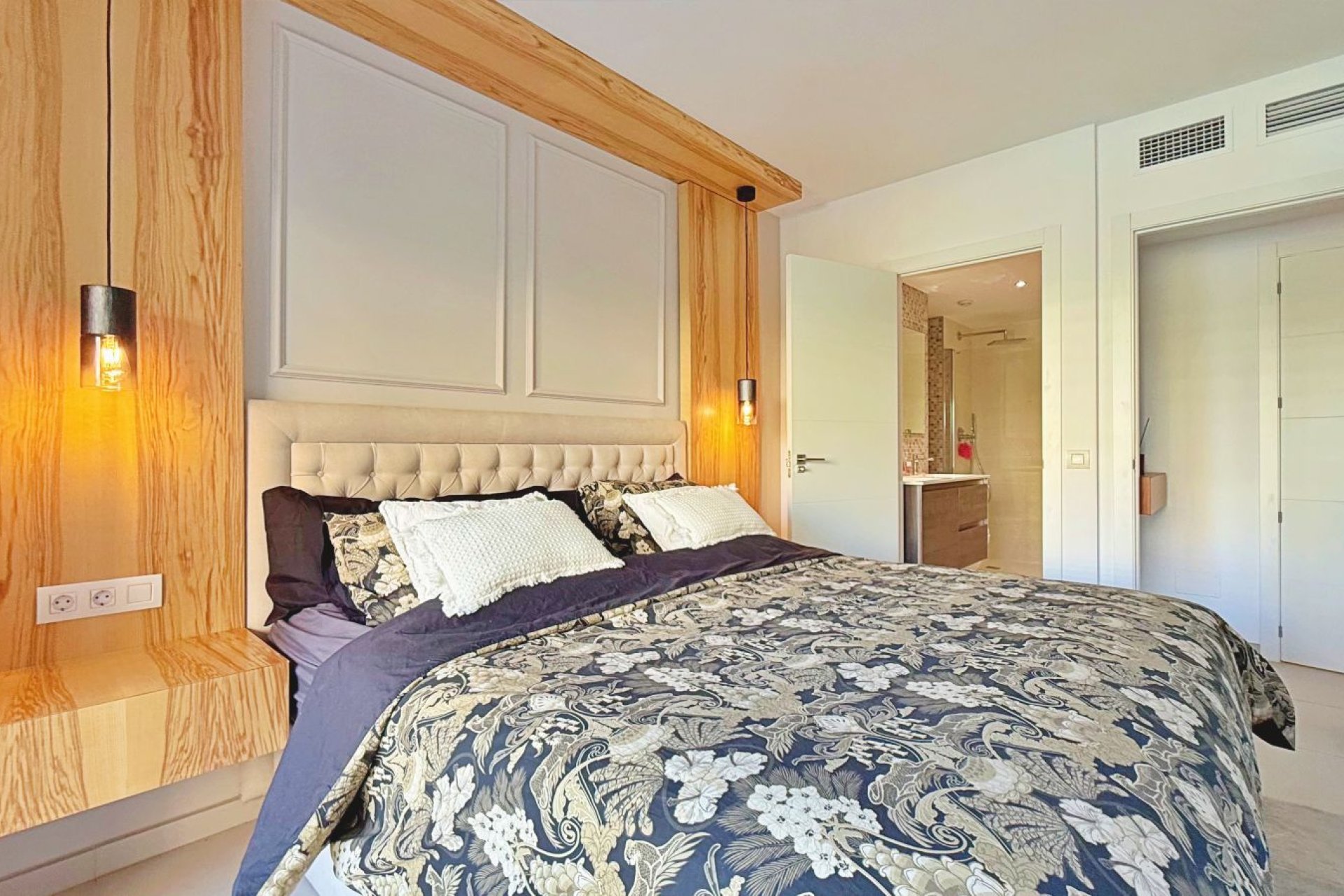 Resale - Apartment / flat -
Torrevieja - Punta prima