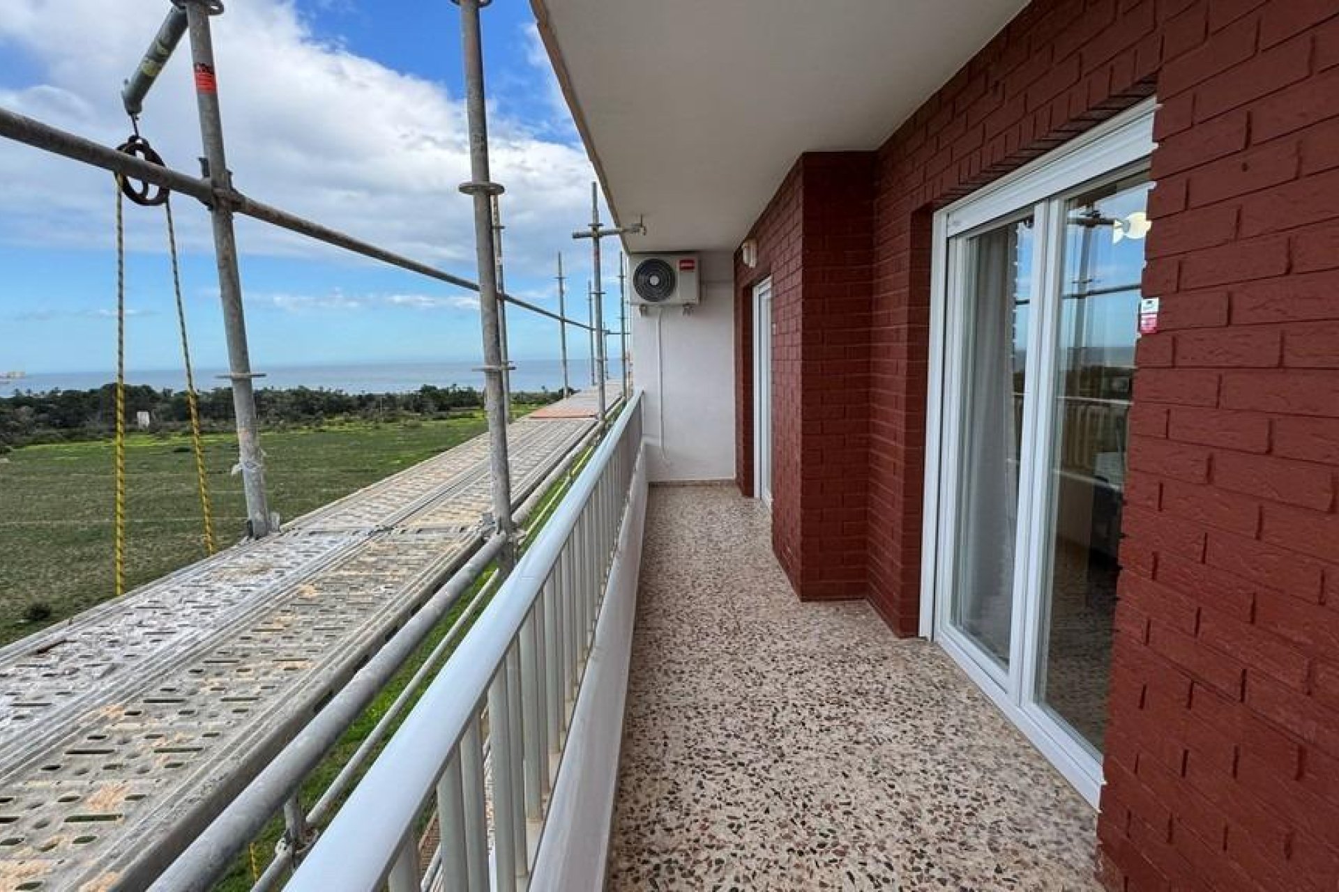 Resale - Apartment / flat -
Torrevieja - Punta prima