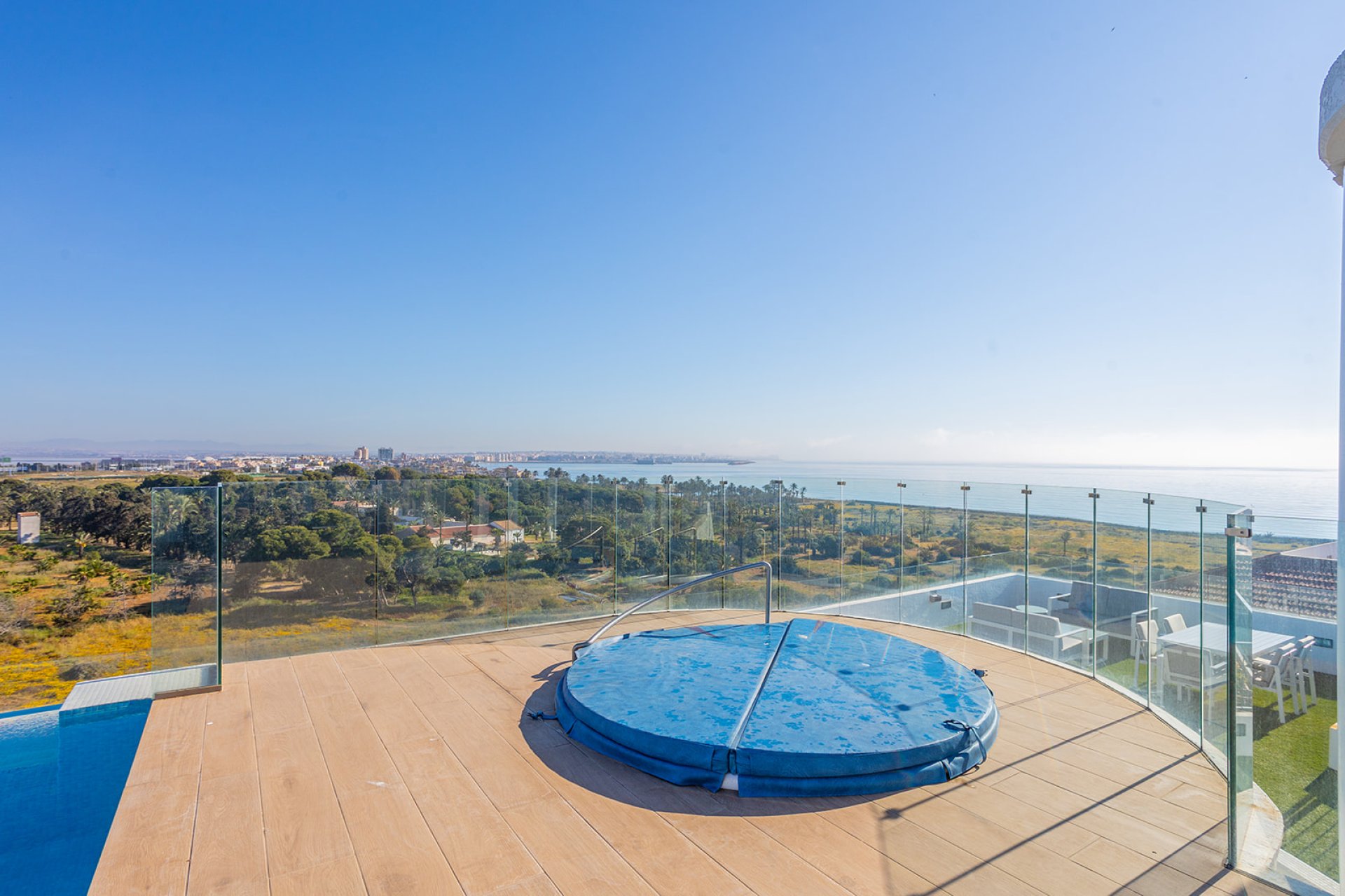 Resale - Apartment / flat -
Torrevieja - Punta prima