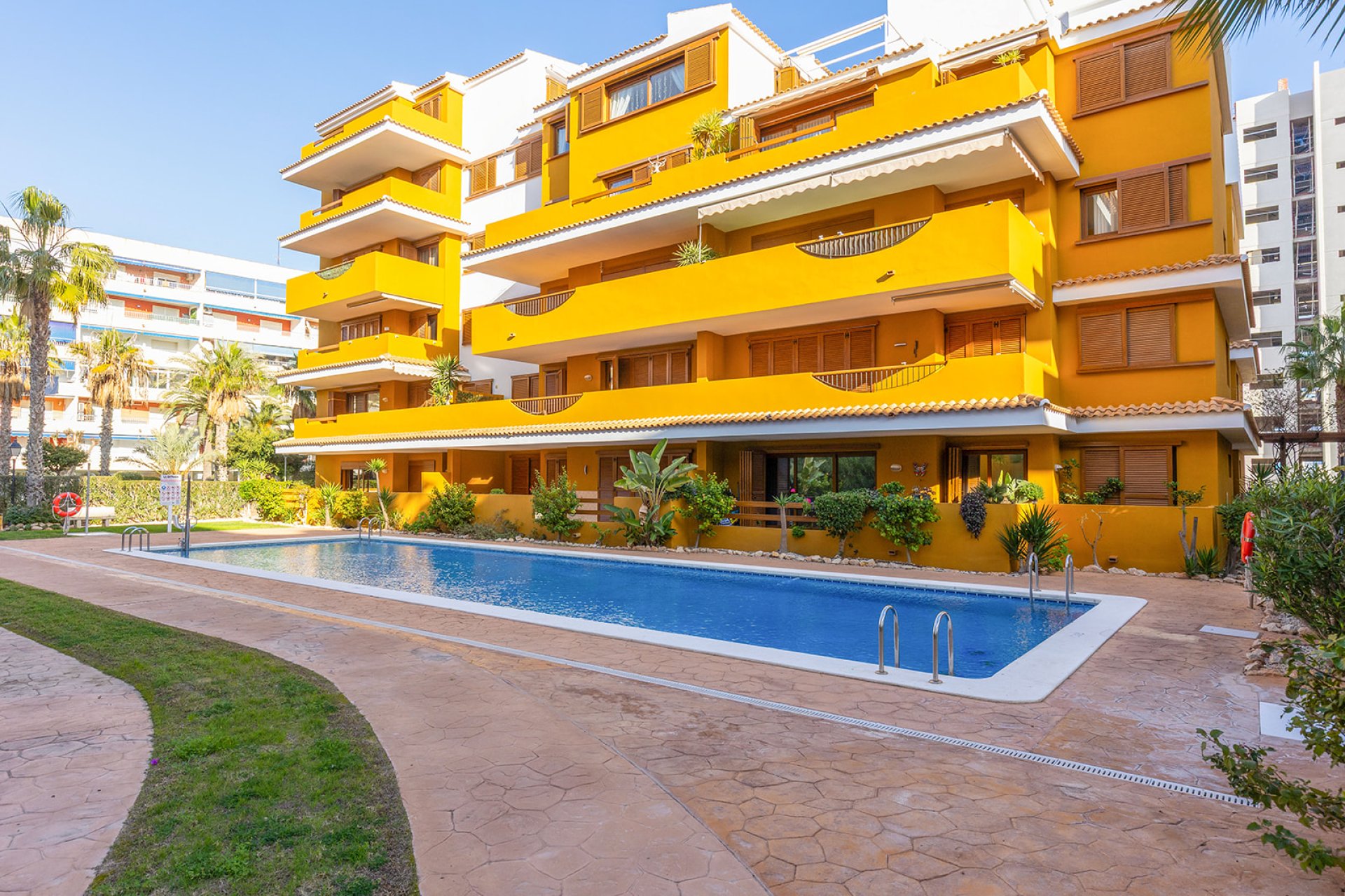 Resale - Apartment / flat -
Torrevieja - Punta prima