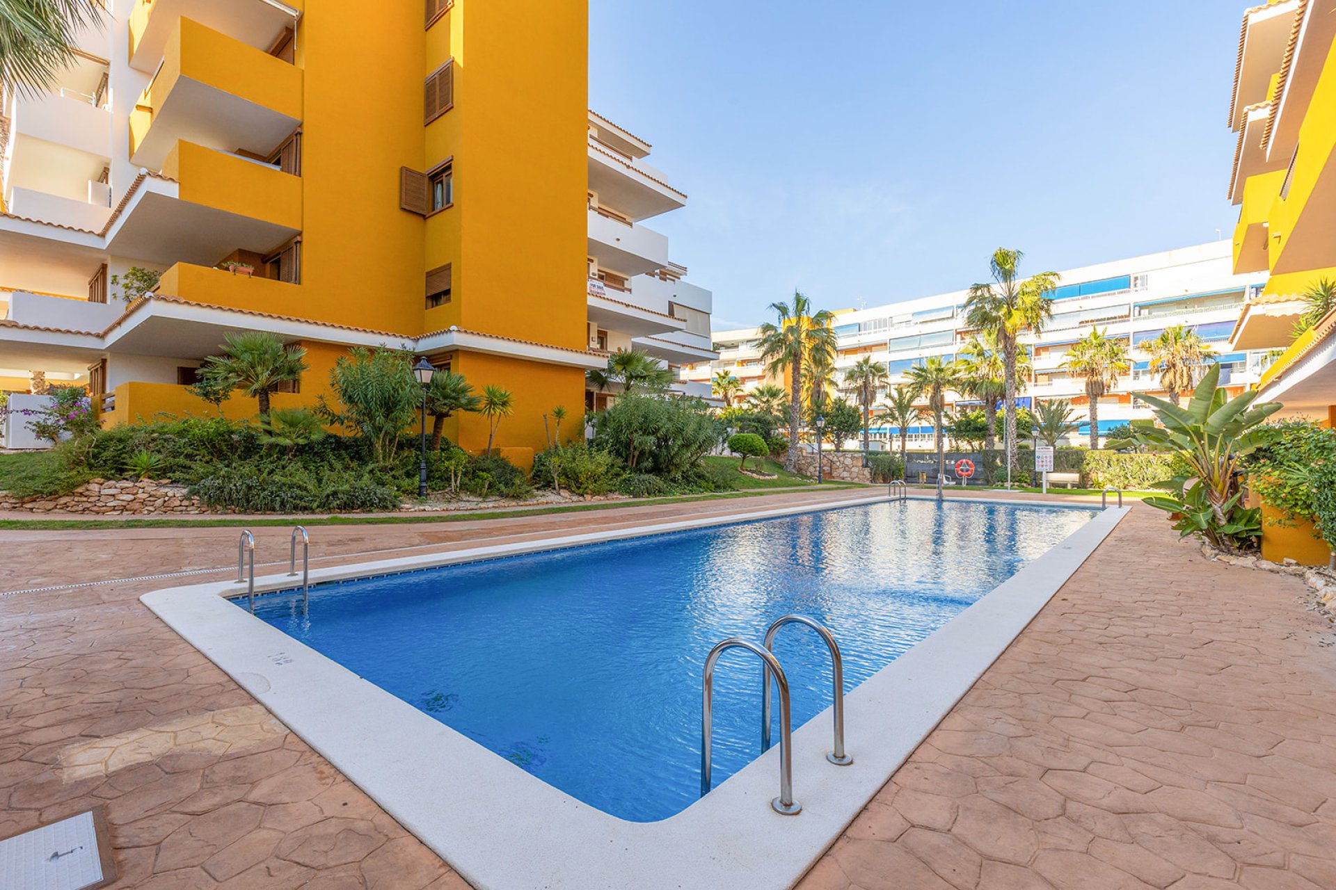 Resale - Apartment / flat -
Torrevieja - Punta prima