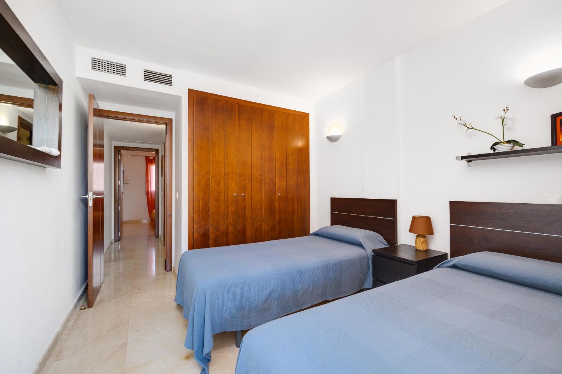 Resale - Apartment / flat -
Torrevieja - Punta prima