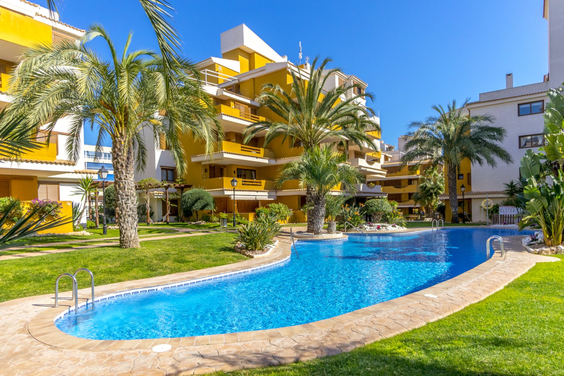 Resale - Apartment / flat -
Torrevieja - Punta prima