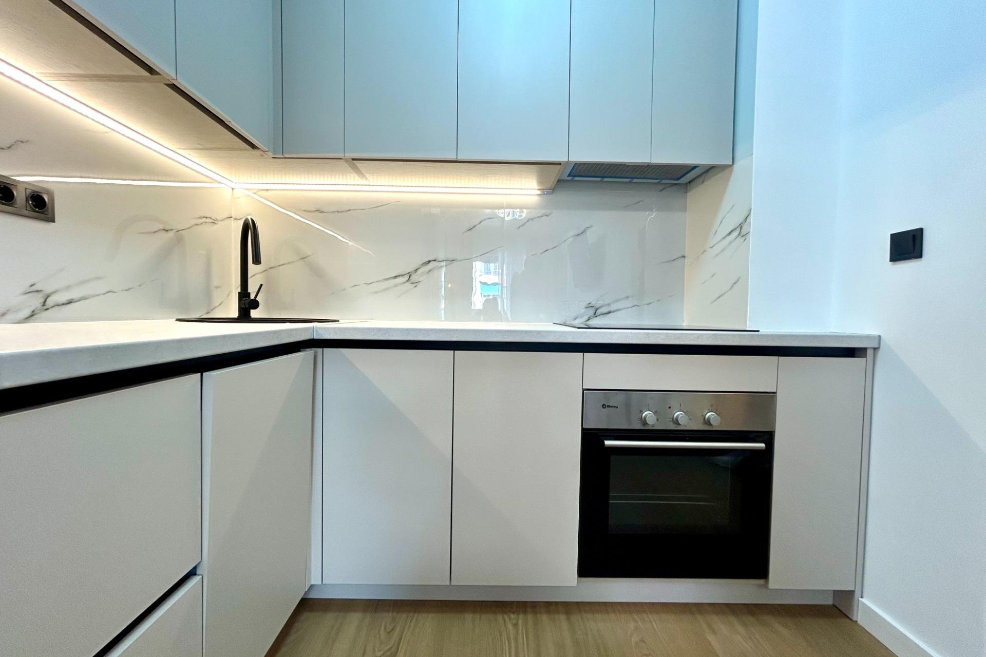 Resale - Apartment / flat -
Torrevieja - Punta prima