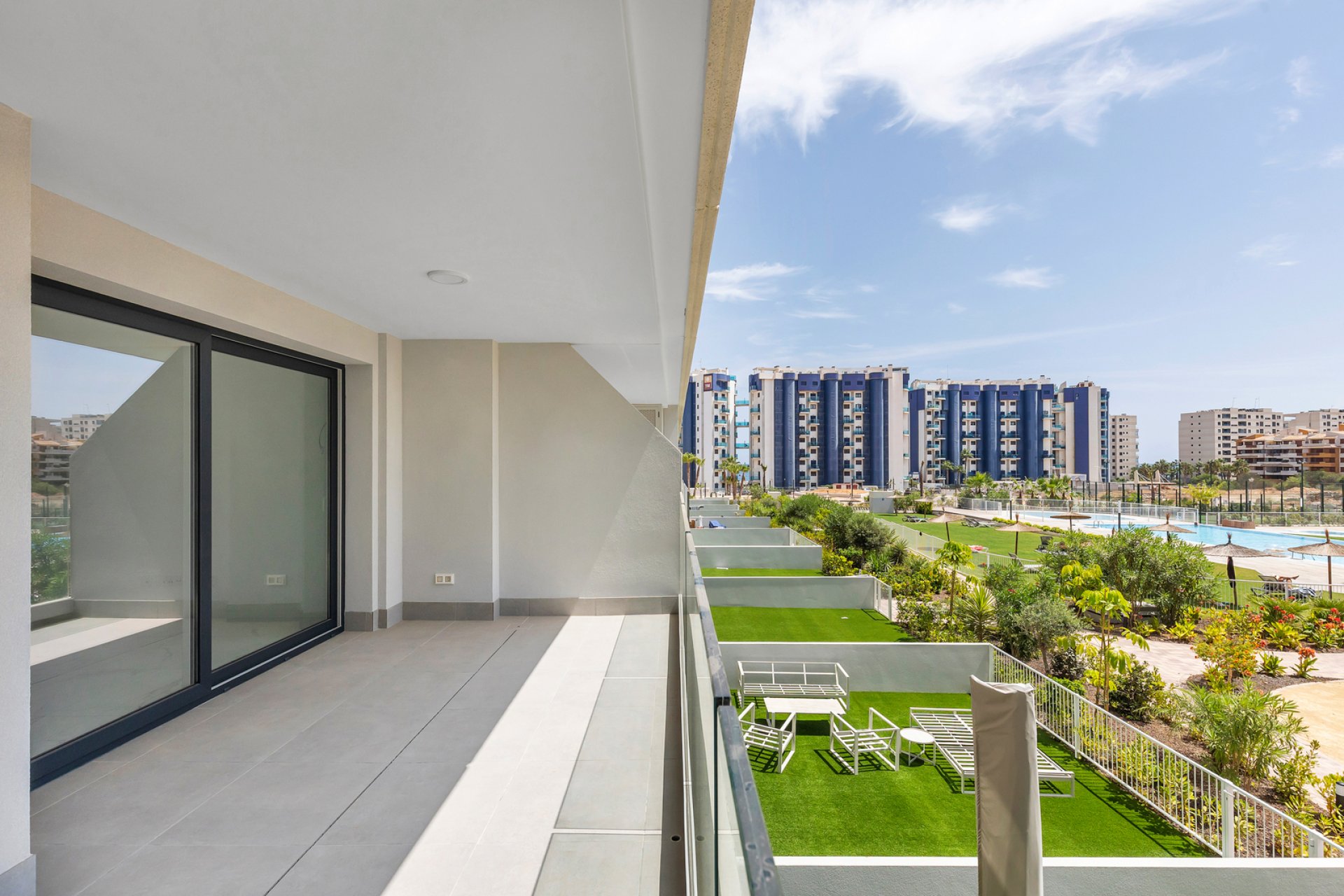 Resale - Apartment / flat -
Torrevieja - Punta prima