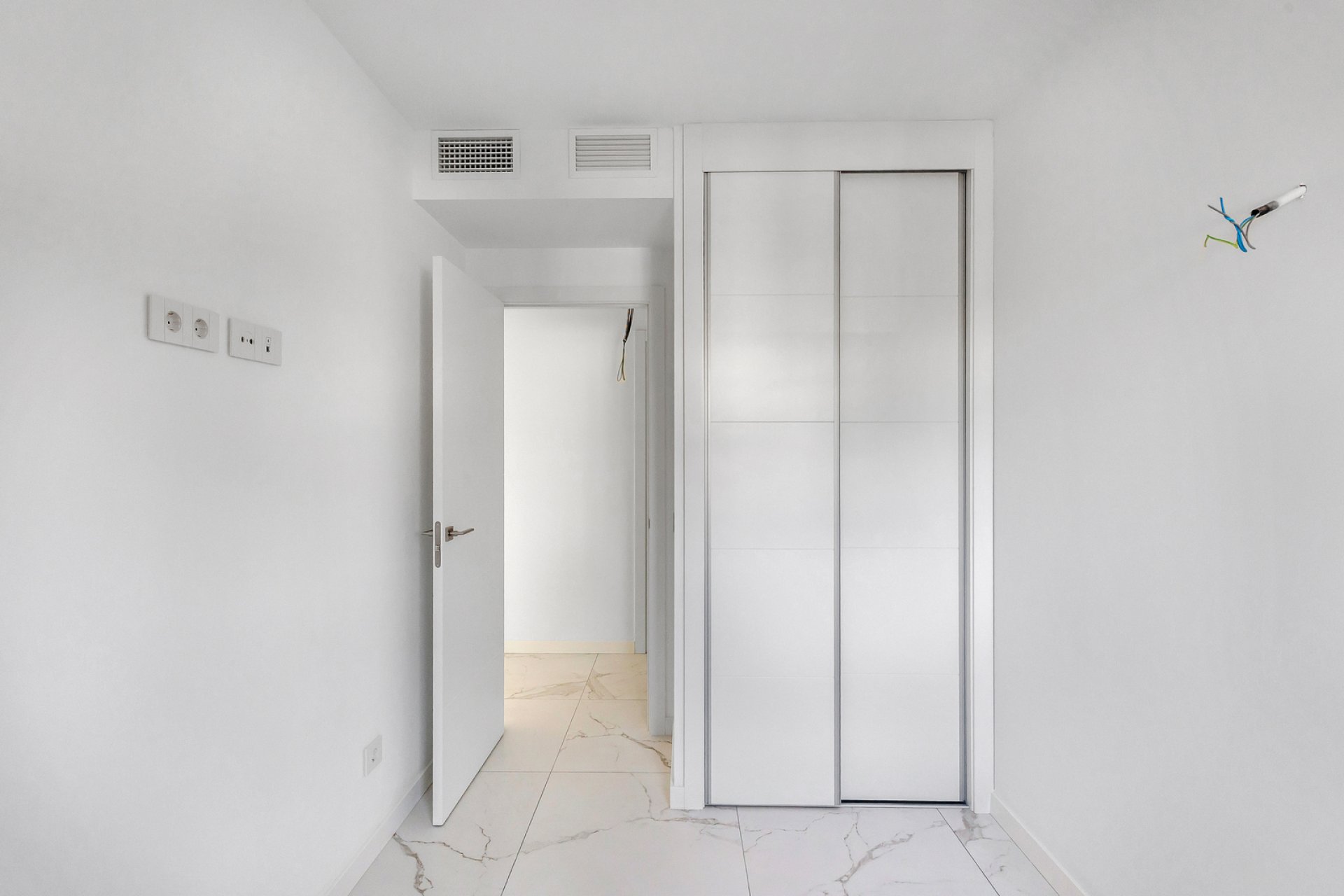 Resale - Apartment / flat -
Torrevieja - Punta prima