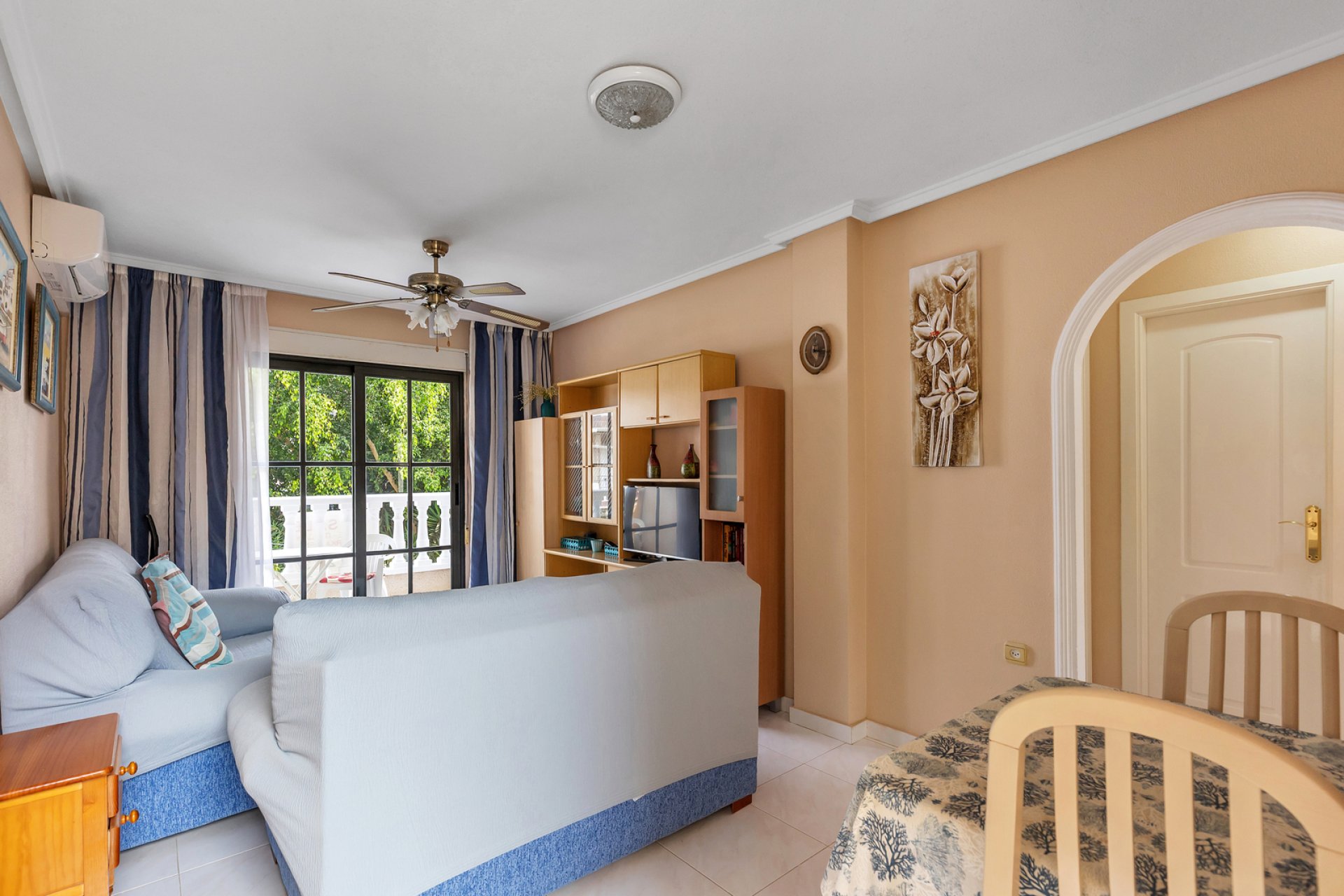 Resale - Apartment / flat -
Torrevieja - Punta prima