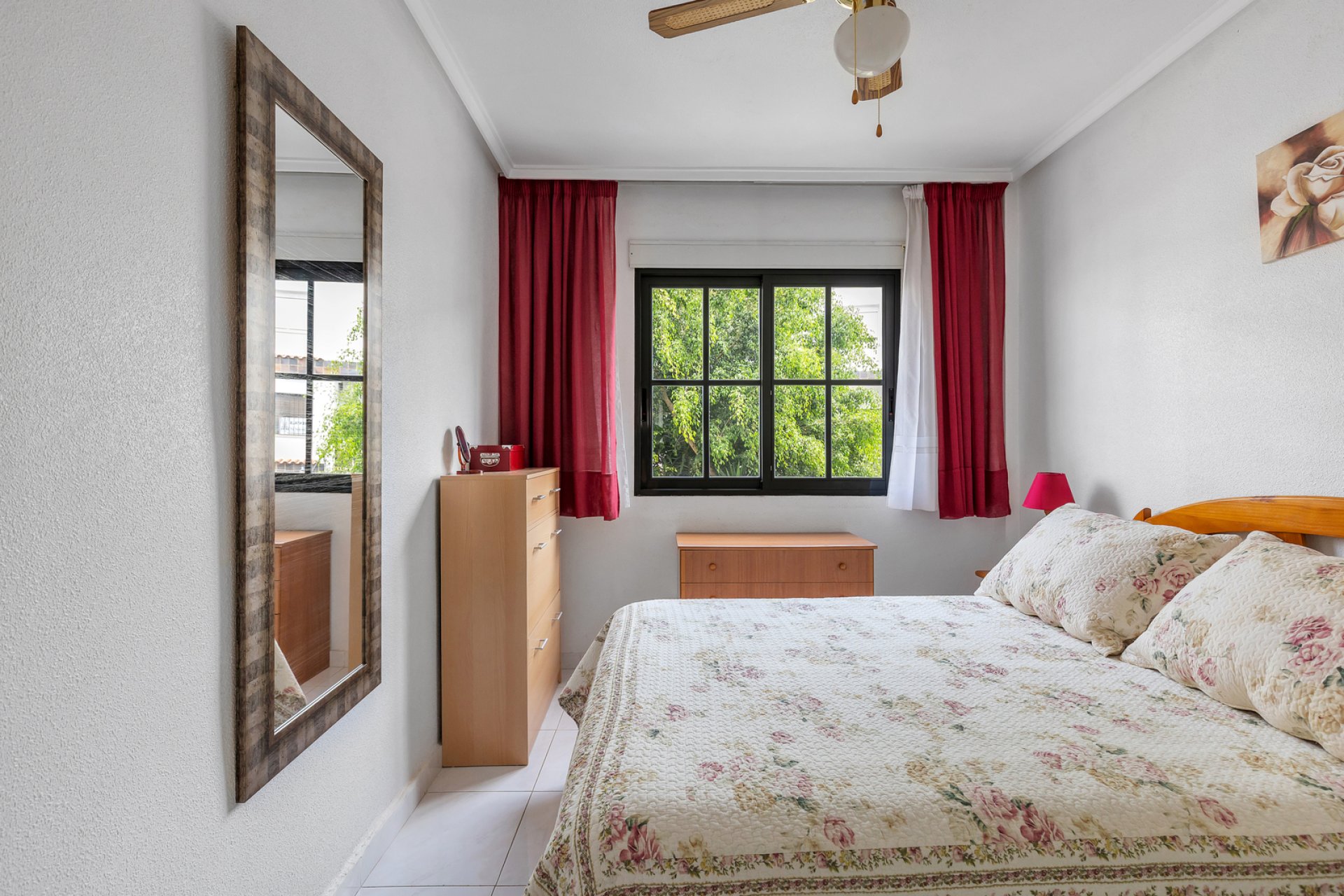 Resale - Apartment / flat -
Torrevieja - Punta prima