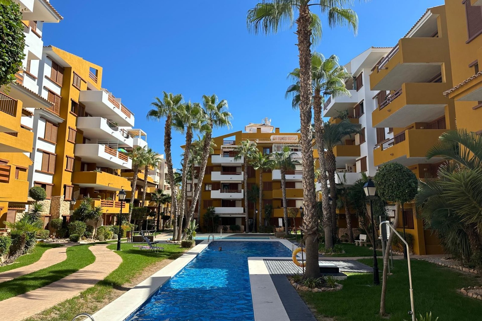 Resale - Apartment / flat -
Torrevieja - Punta prima