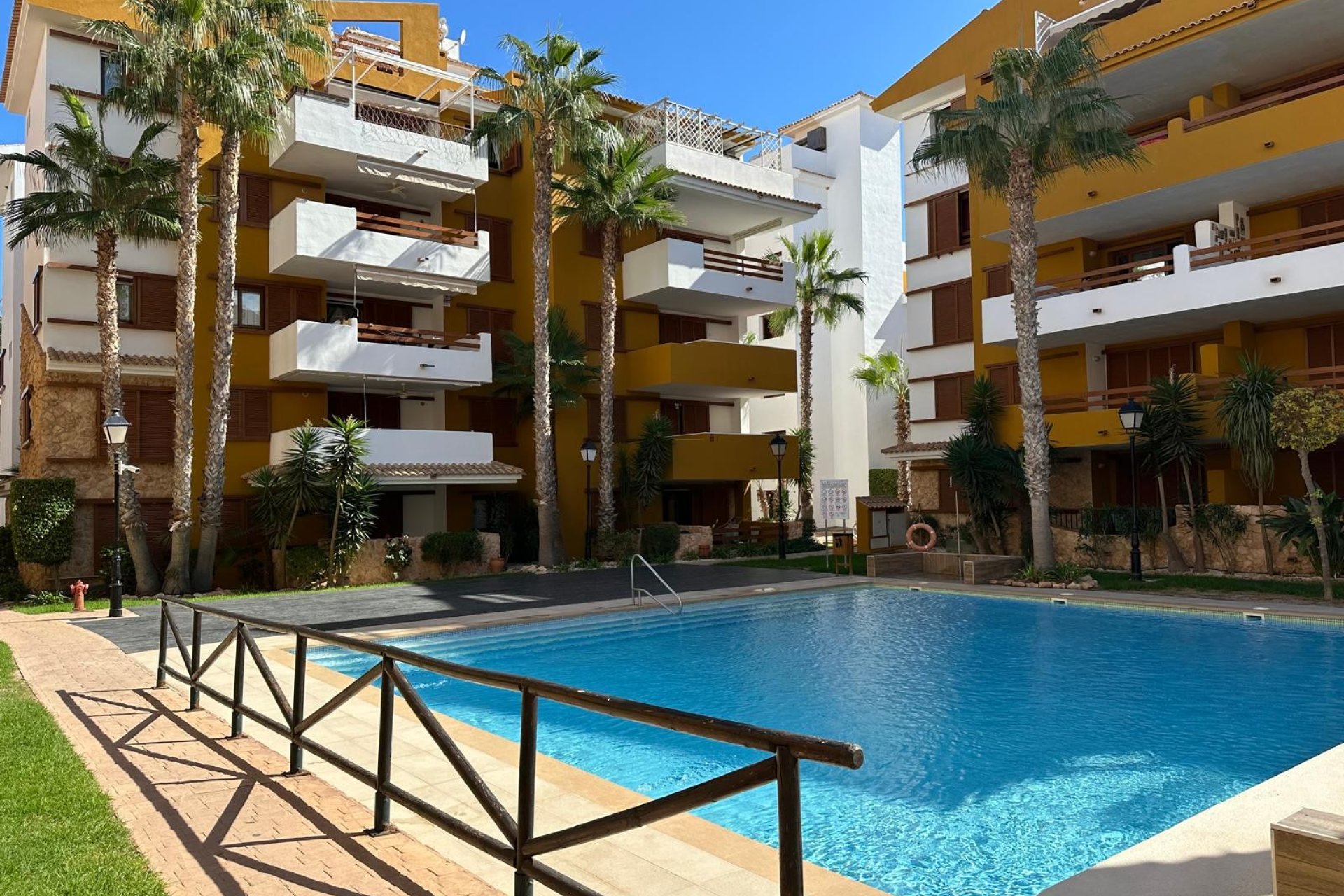 Resale - Apartment / flat -
Torrevieja - Punta prima