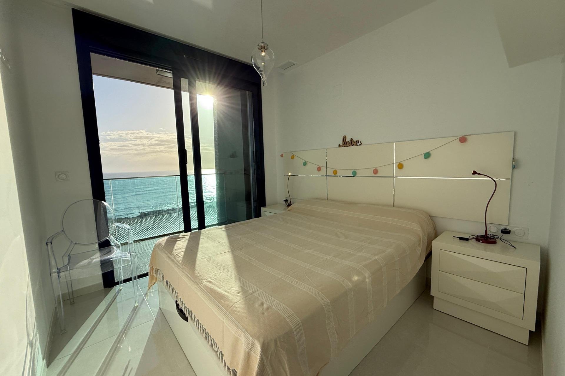 Resale - Apartment / flat -
Torrevieja - Punta prima