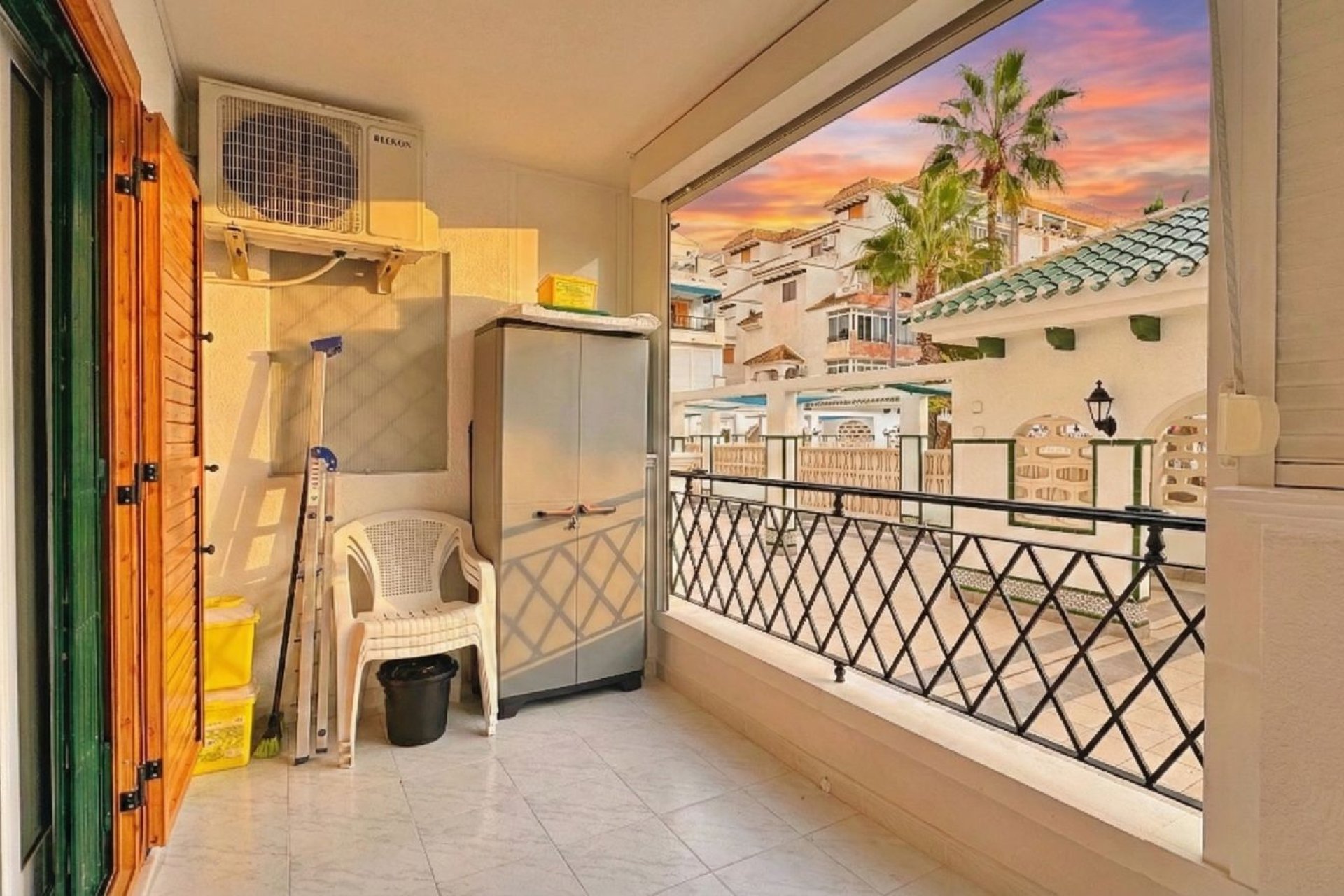 Resale - Apartment / flat -
Torrevieja - Torre La Mata