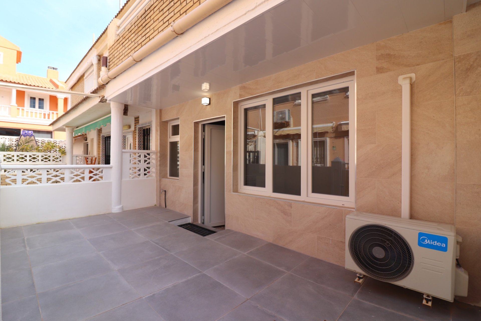 Resale - Apartment / flat -
Torrevieja - Torre La Mata