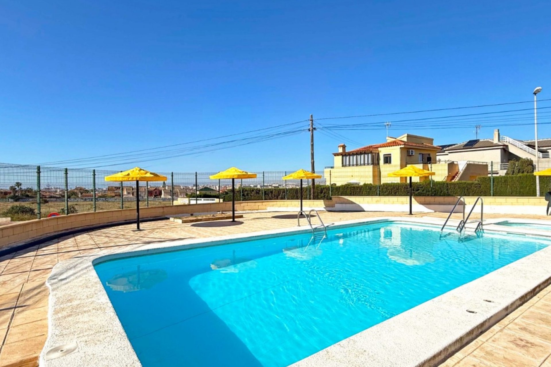 Resale - Apartment / flat -
Torrevieja - Torre La Mata