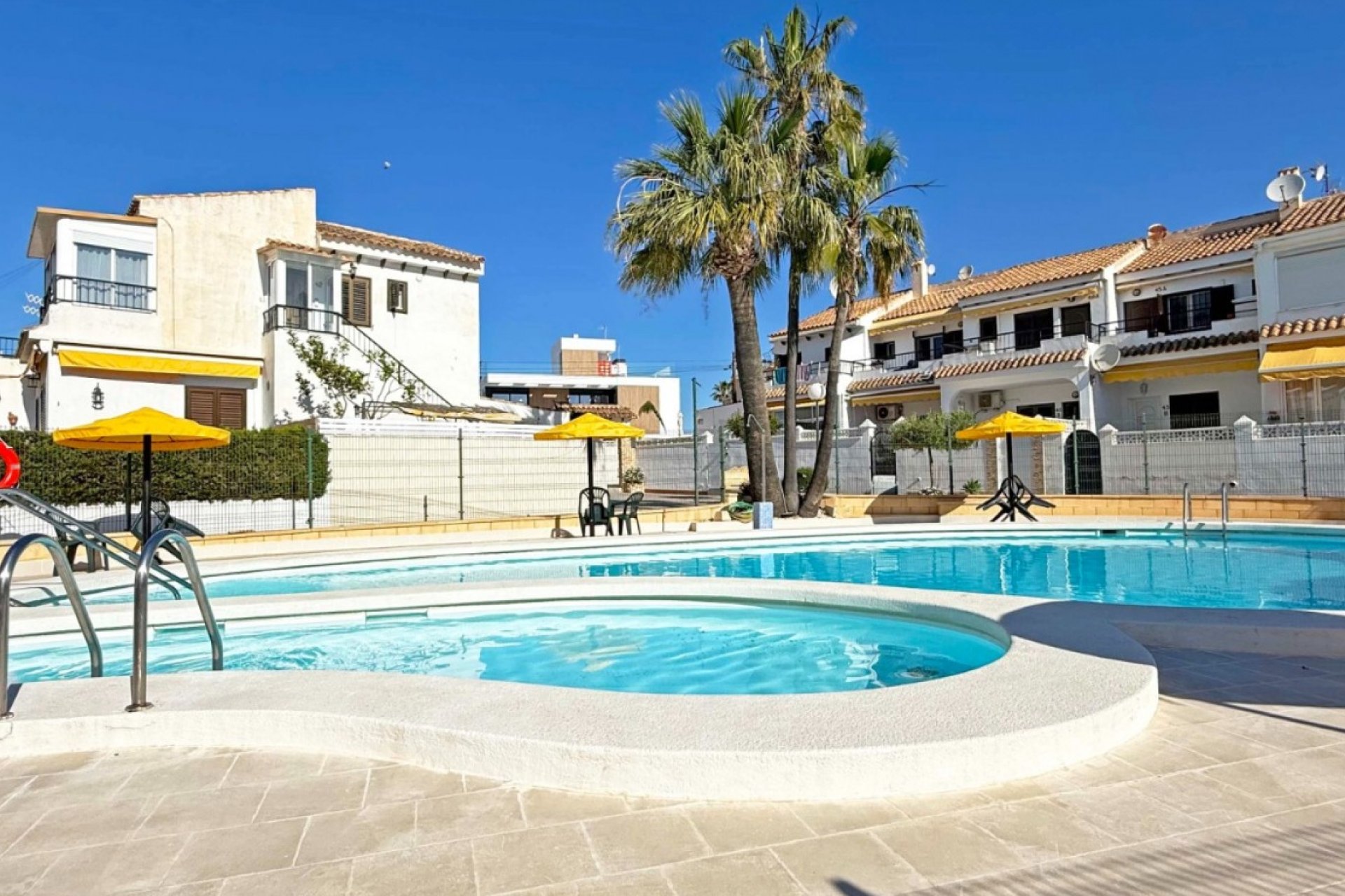Resale - Apartment / flat -
Torrevieja - Torre La Mata