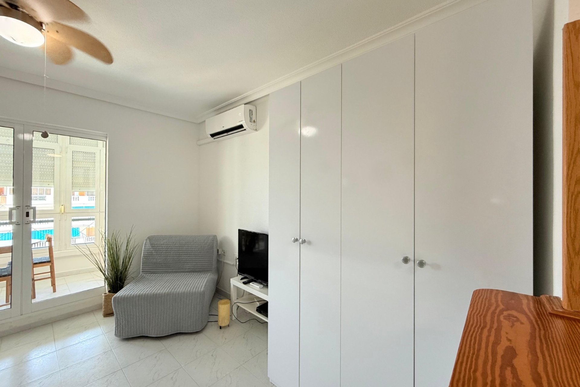 Resale - Apartment / flat -
Torrevieja - Torre La Mata