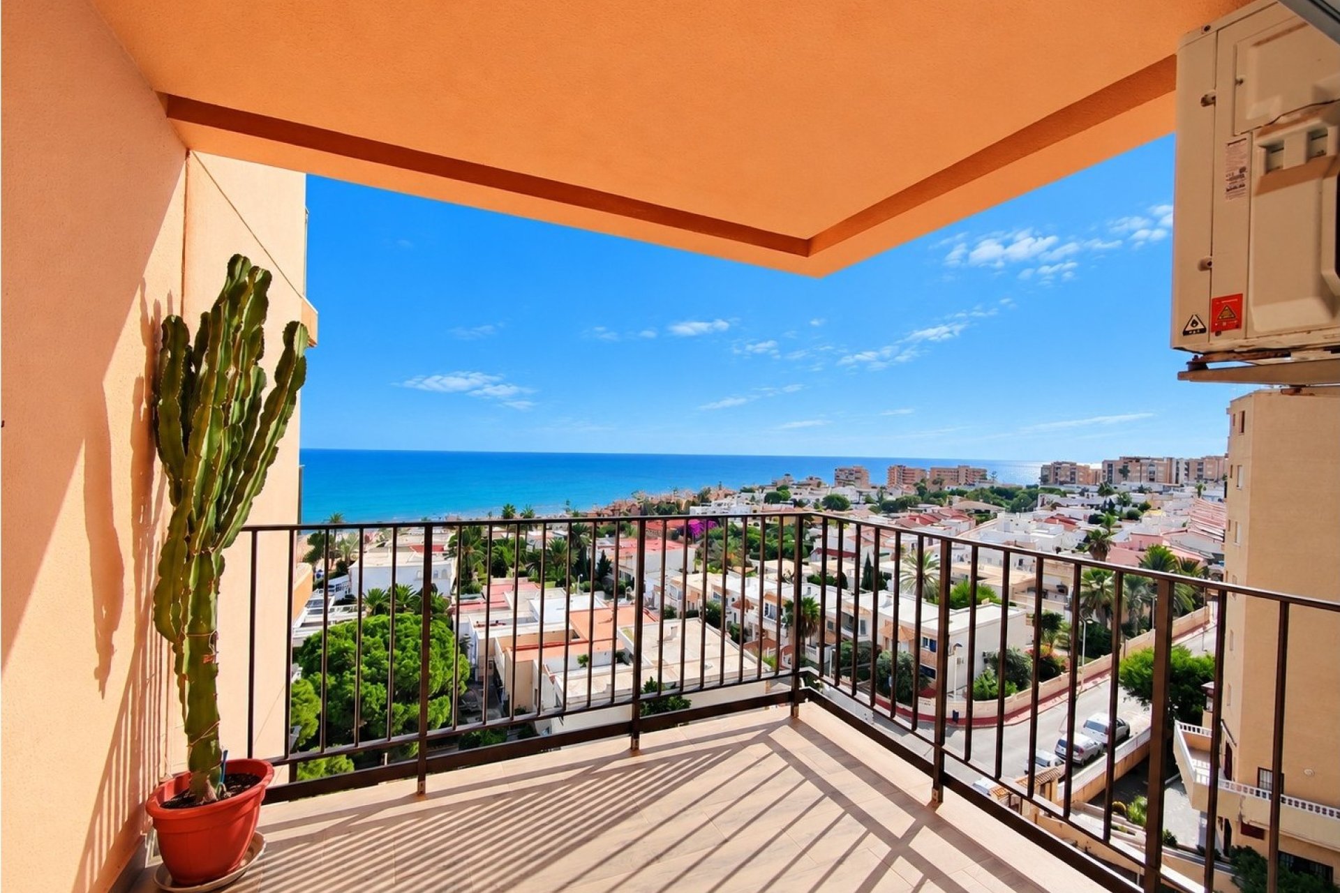 Resale - Apartment / flat -
Torrevieja - Torre La Mata