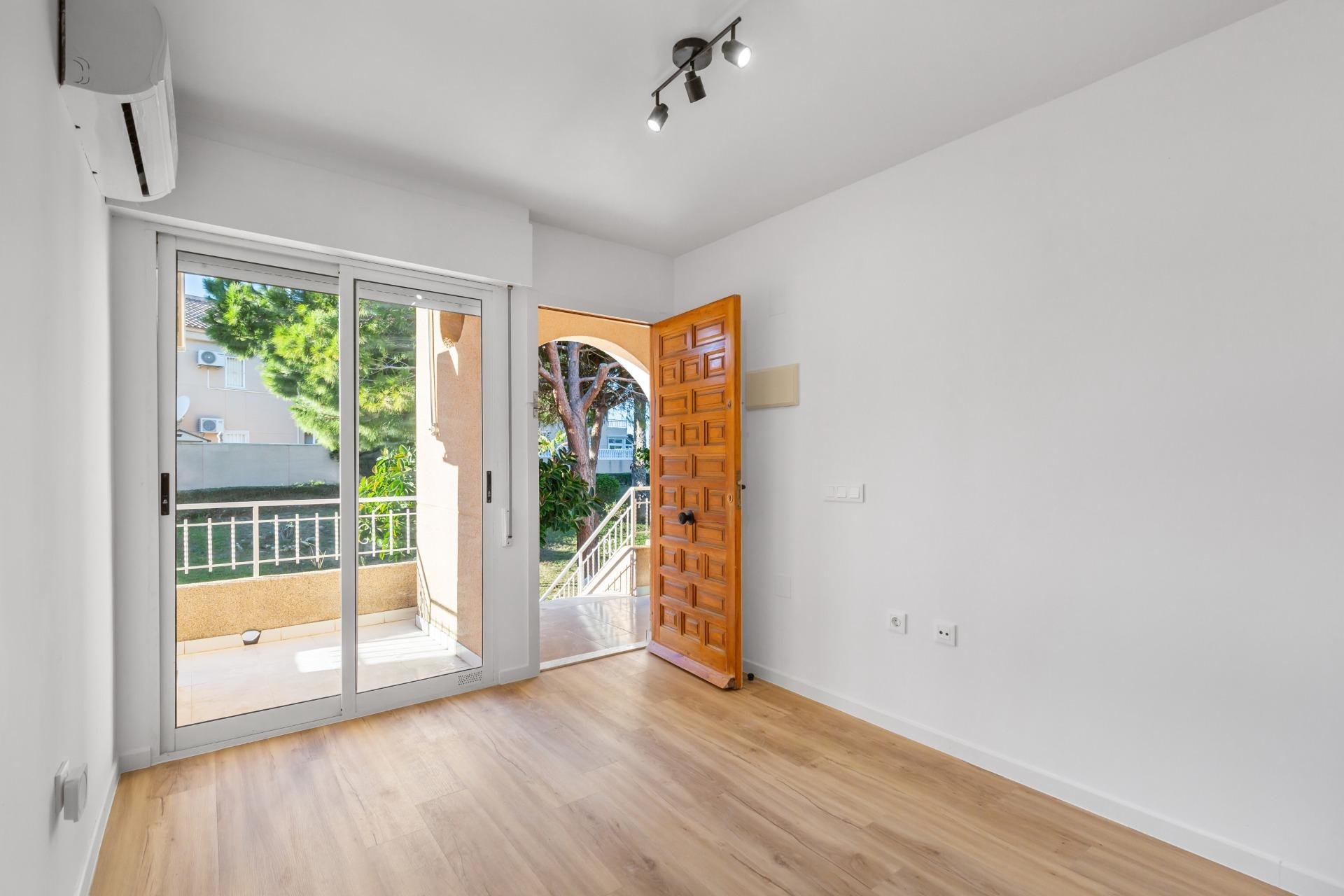 Resale - Apartment / flat -
Torrevieja - Torreblanca