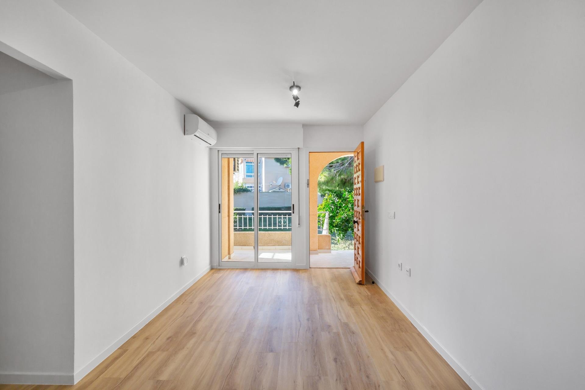 Resale - Apartment / flat -
Torrevieja - Torreblanca