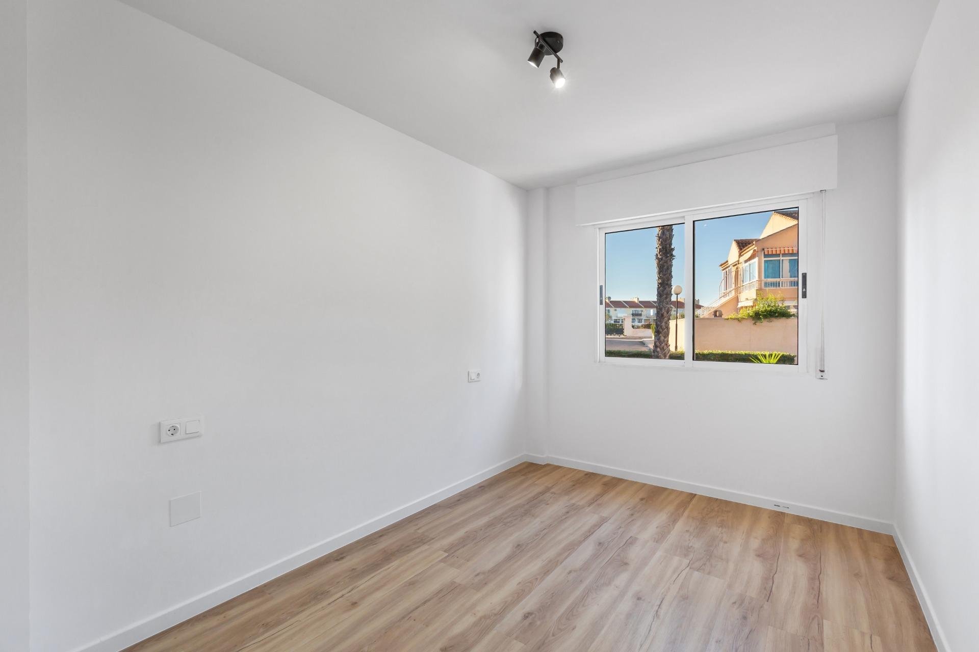 Resale - Apartment / flat -
Torrevieja - Torreblanca