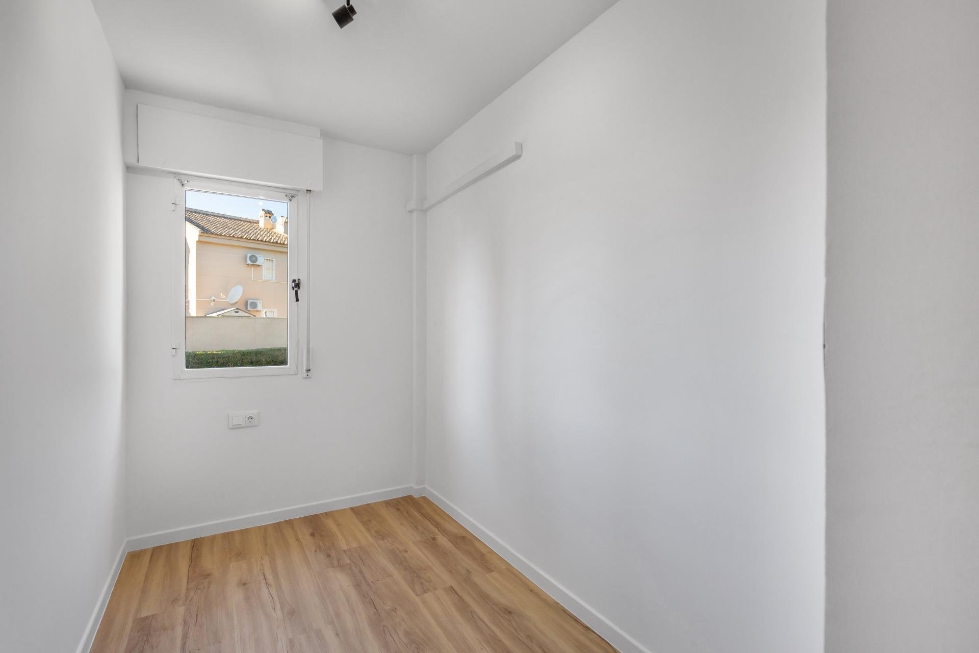 Resale - Apartment / flat -
Torrevieja - Torreblanca