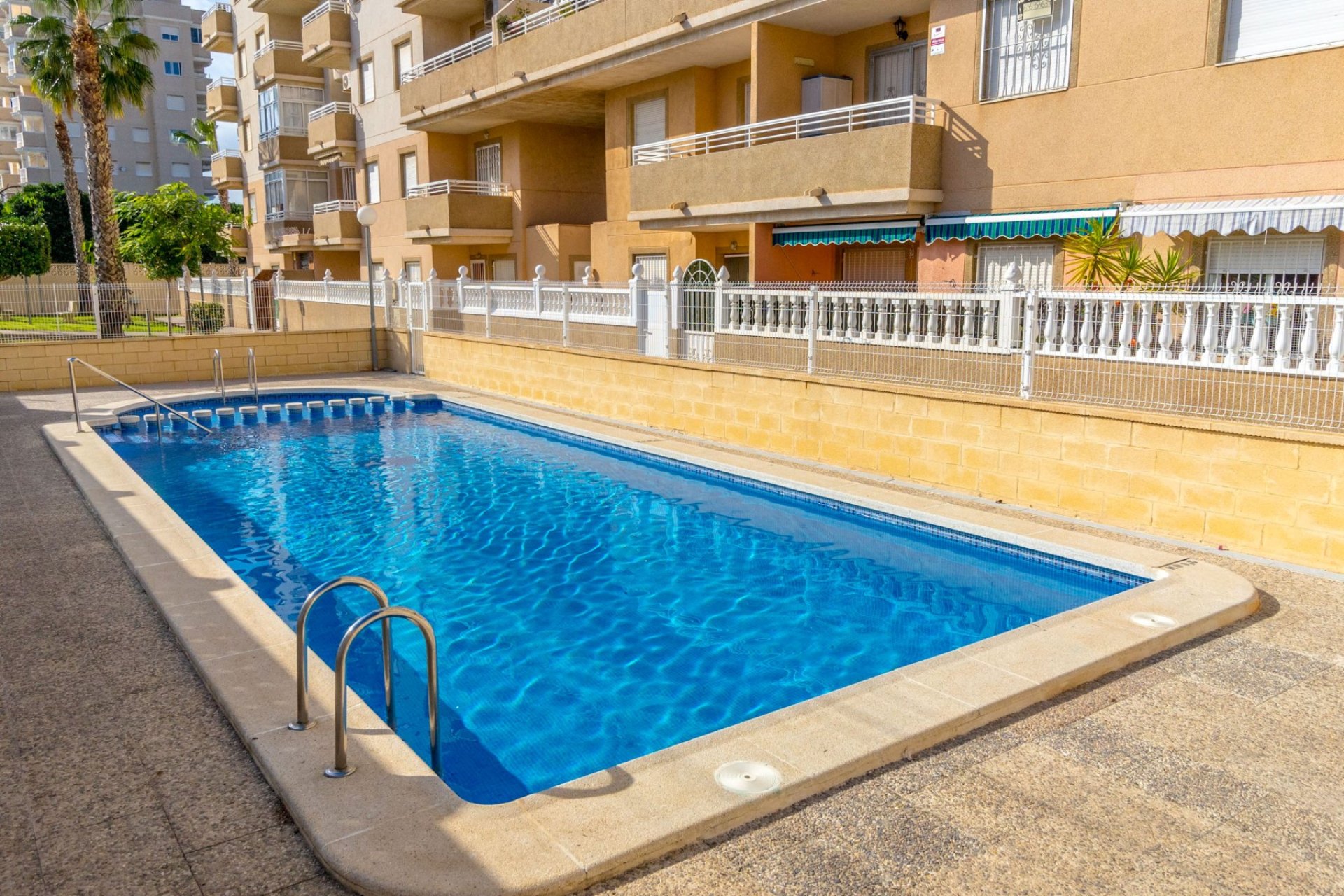 Resale - Apartment / flat -
Torrevieja - Torrevieja - Centre