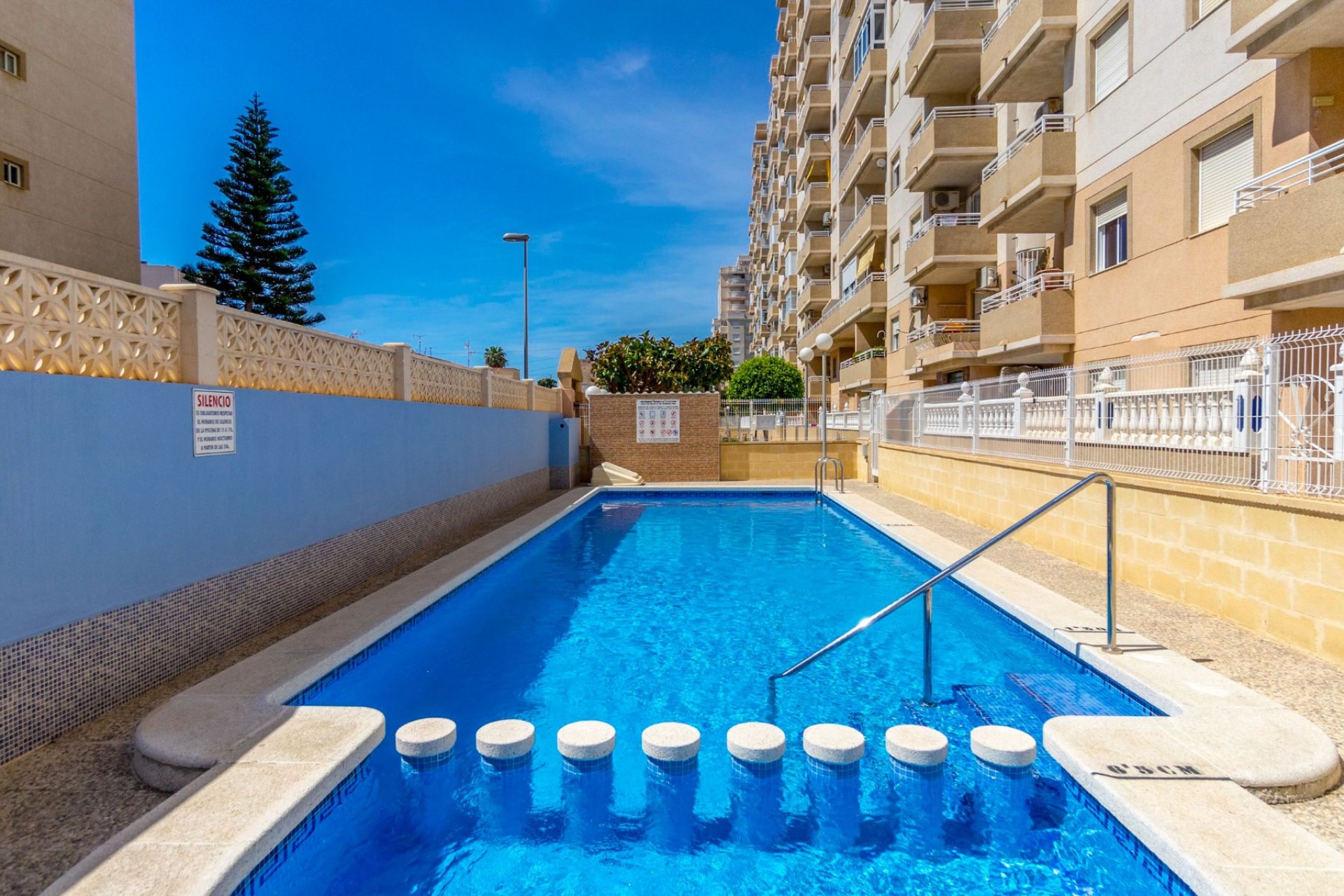 Resale - Apartment / flat -
Torrevieja - Torrevieja - Centre
